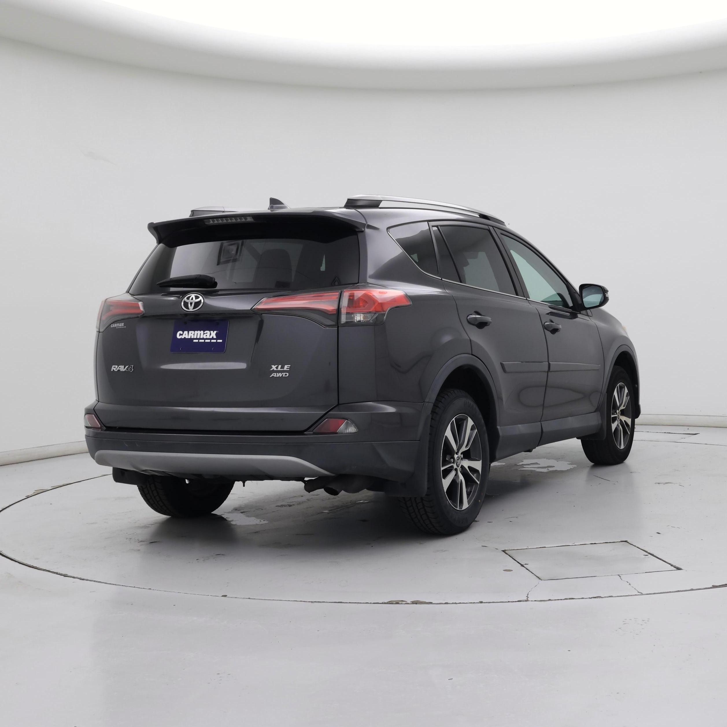 Thumbnail: 2018 Toyota RAV4 - 8