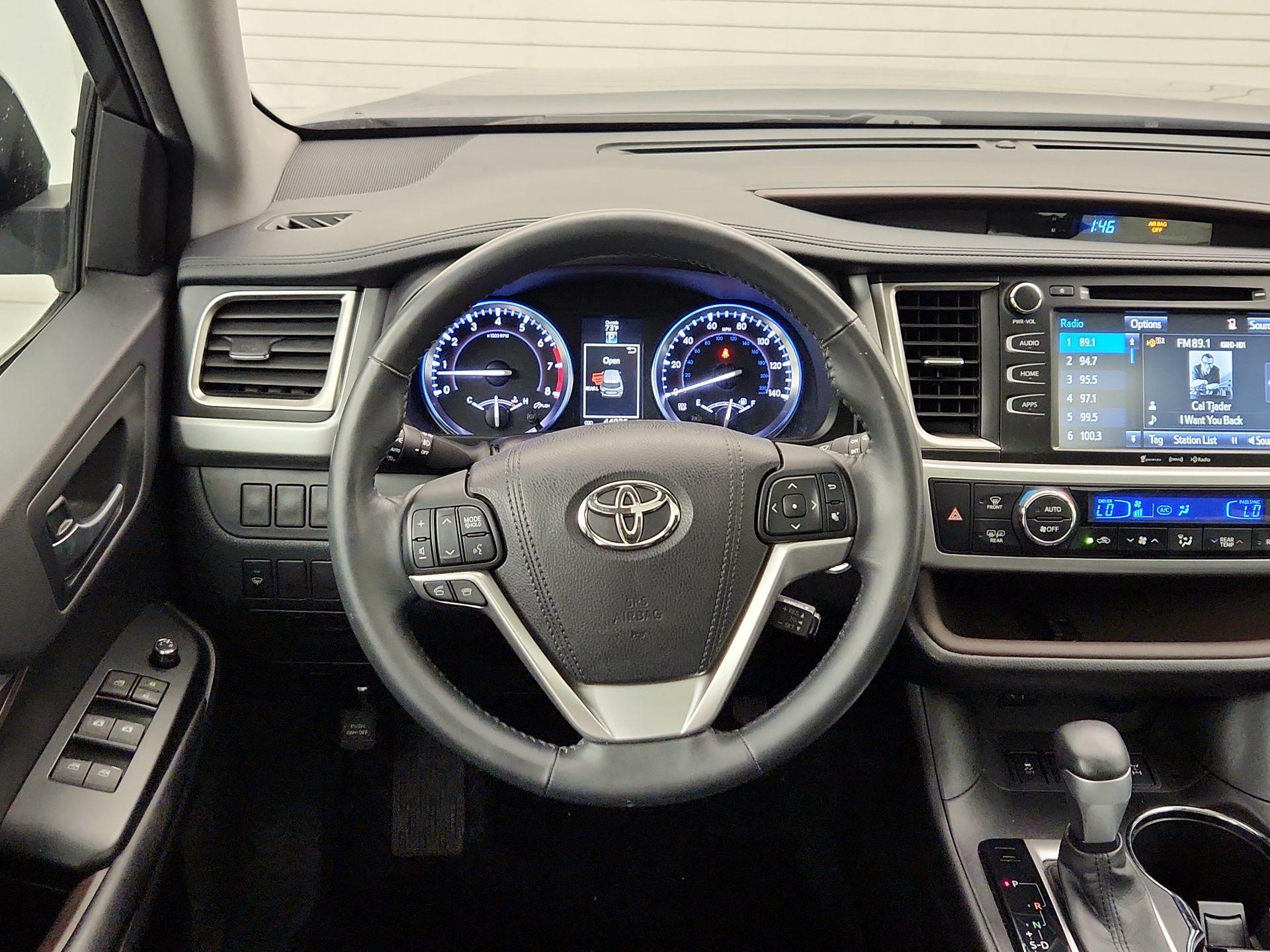 Thumbnail: 2016 Toyota Highlander - 10