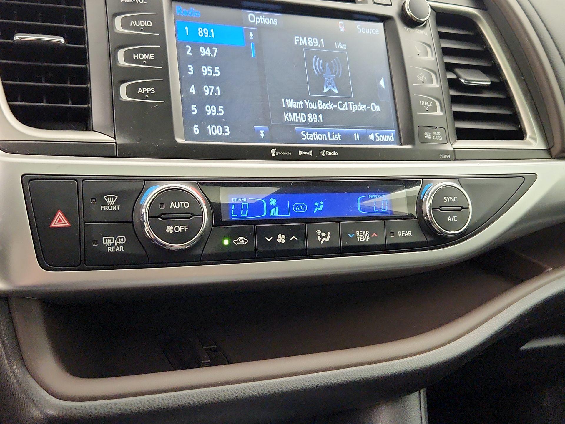 Thumbnail: 2016 Toyota Highlander - 16