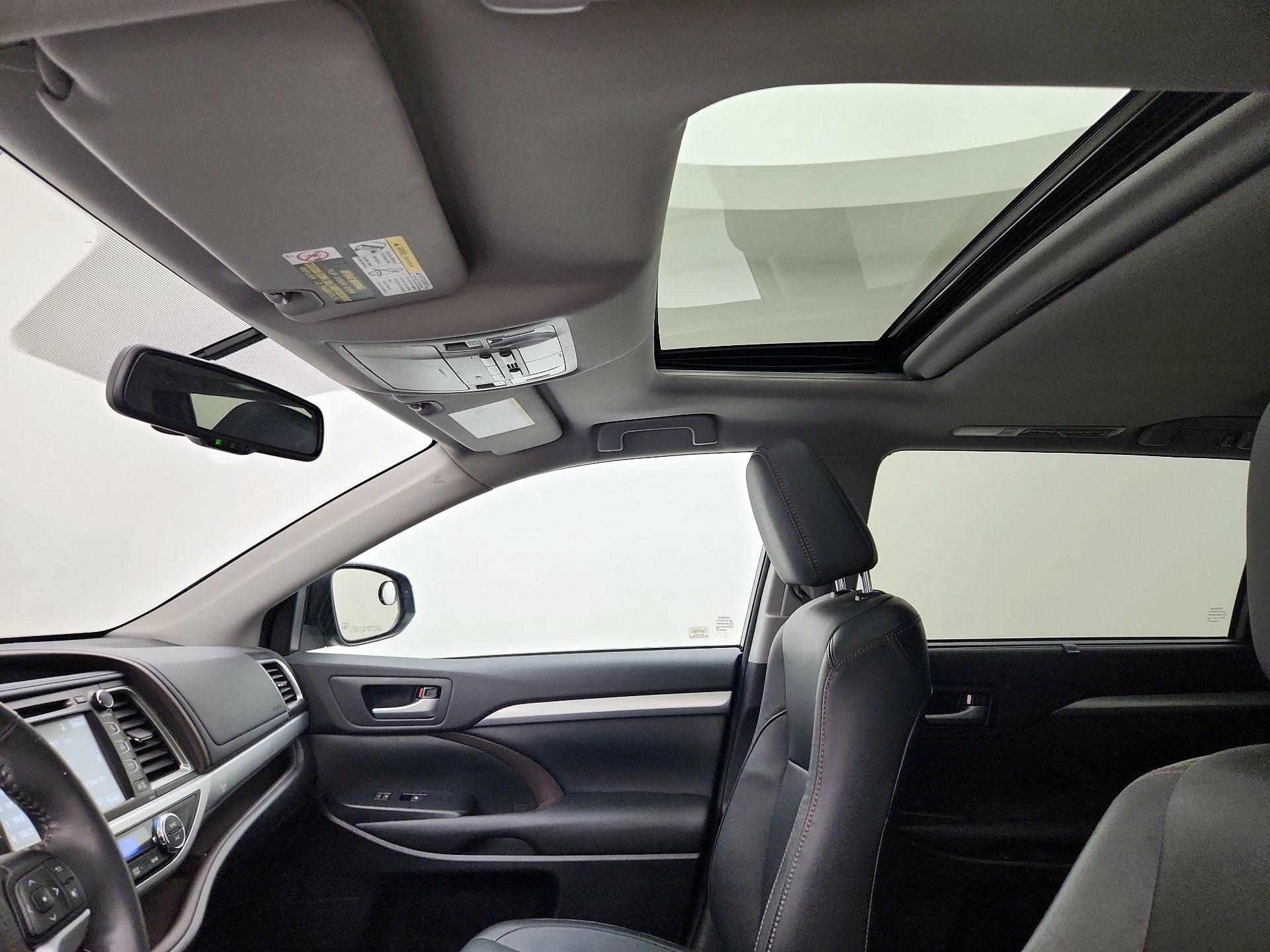 Thumbnail: 2016 Toyota Highlander - 19