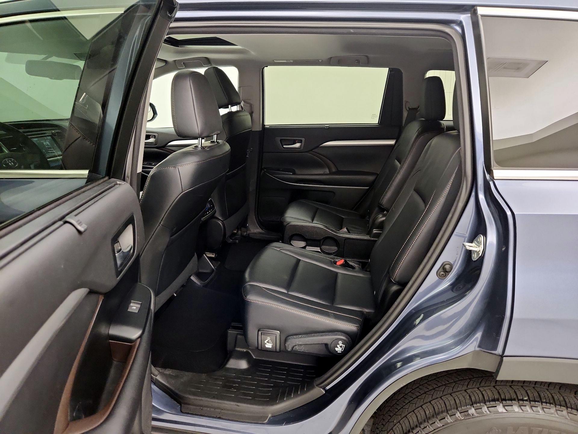 Thumbnail: 2016 Toyota Highlander - 20