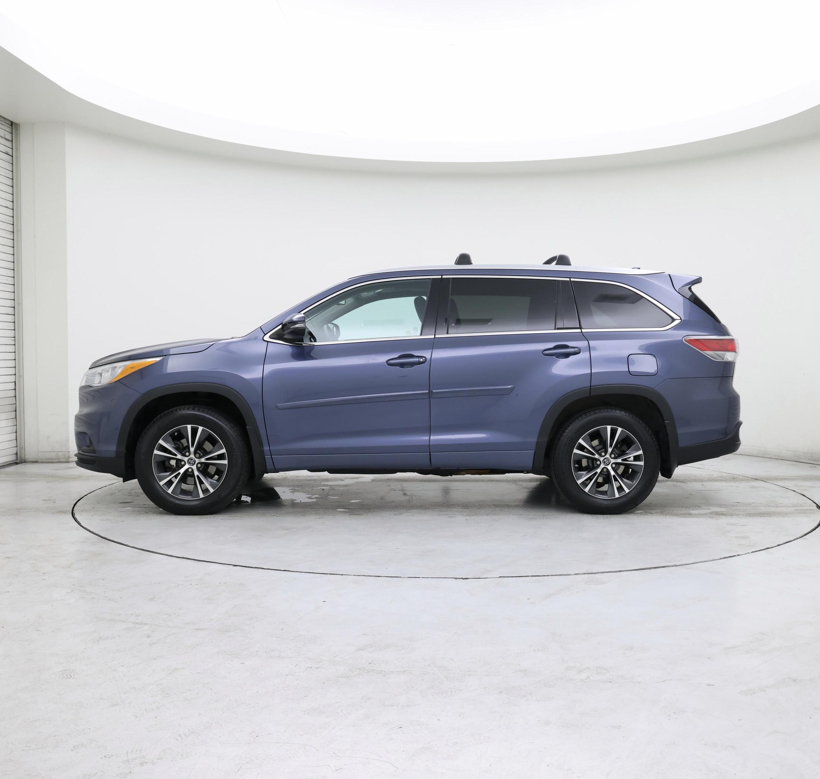 Thumbnail: 2016 Toyota Highlander - 3