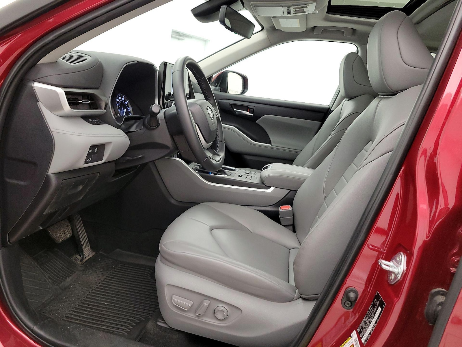2024 Toyota Highlander XLE - Photo 12