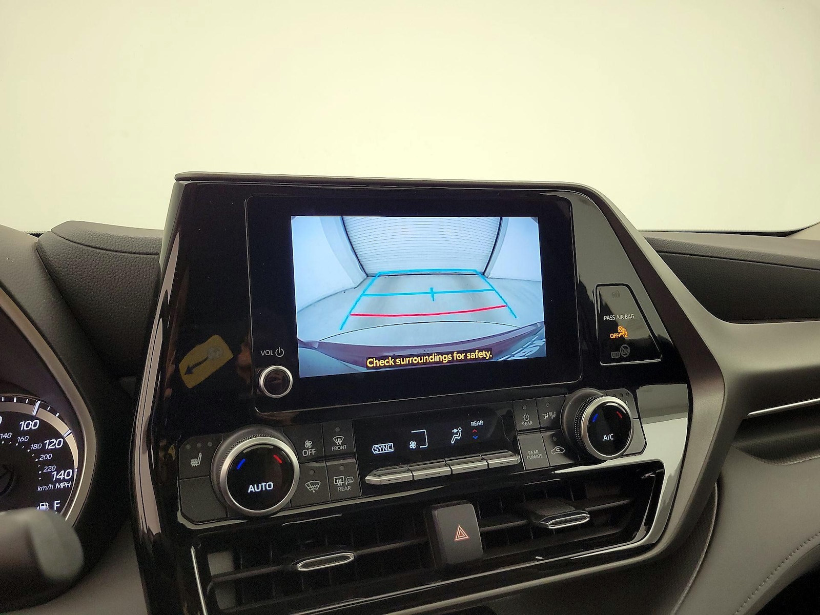 2024 Toyota Highlander XLE - Photo 16