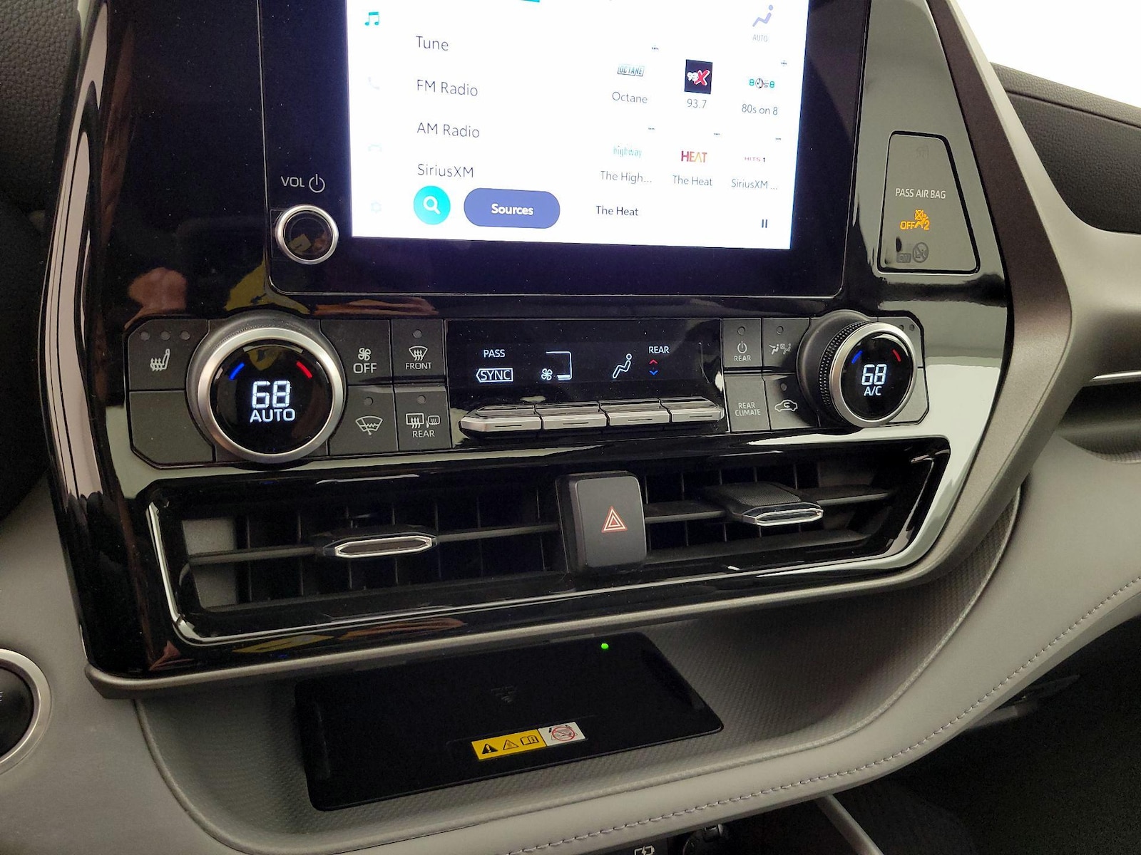 2024 Toyota Highlander XLE - Photo 18