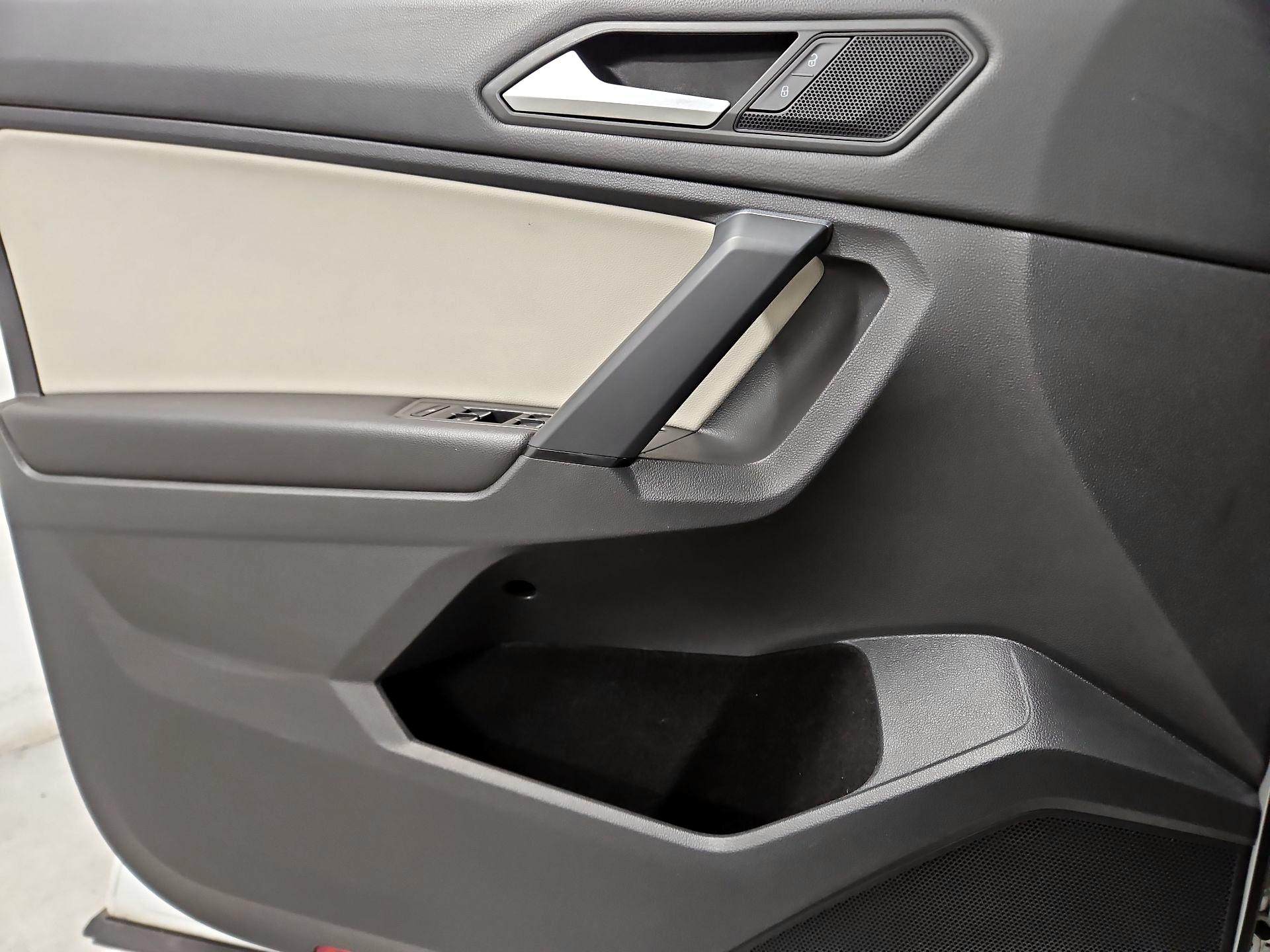 Thumbnail: 2019 Volkswagen Tiguan - 12