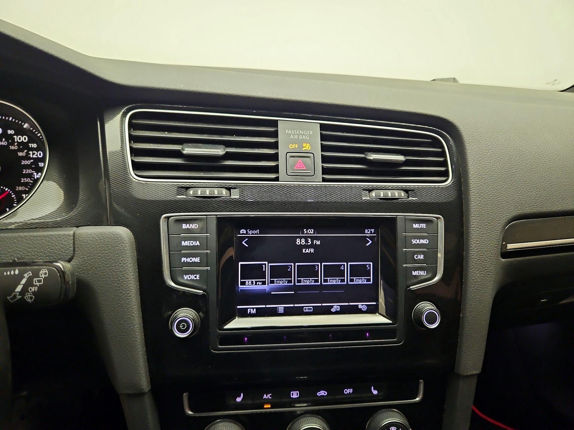 Thumbnail: 2015 Volkswagen Golf - 14
