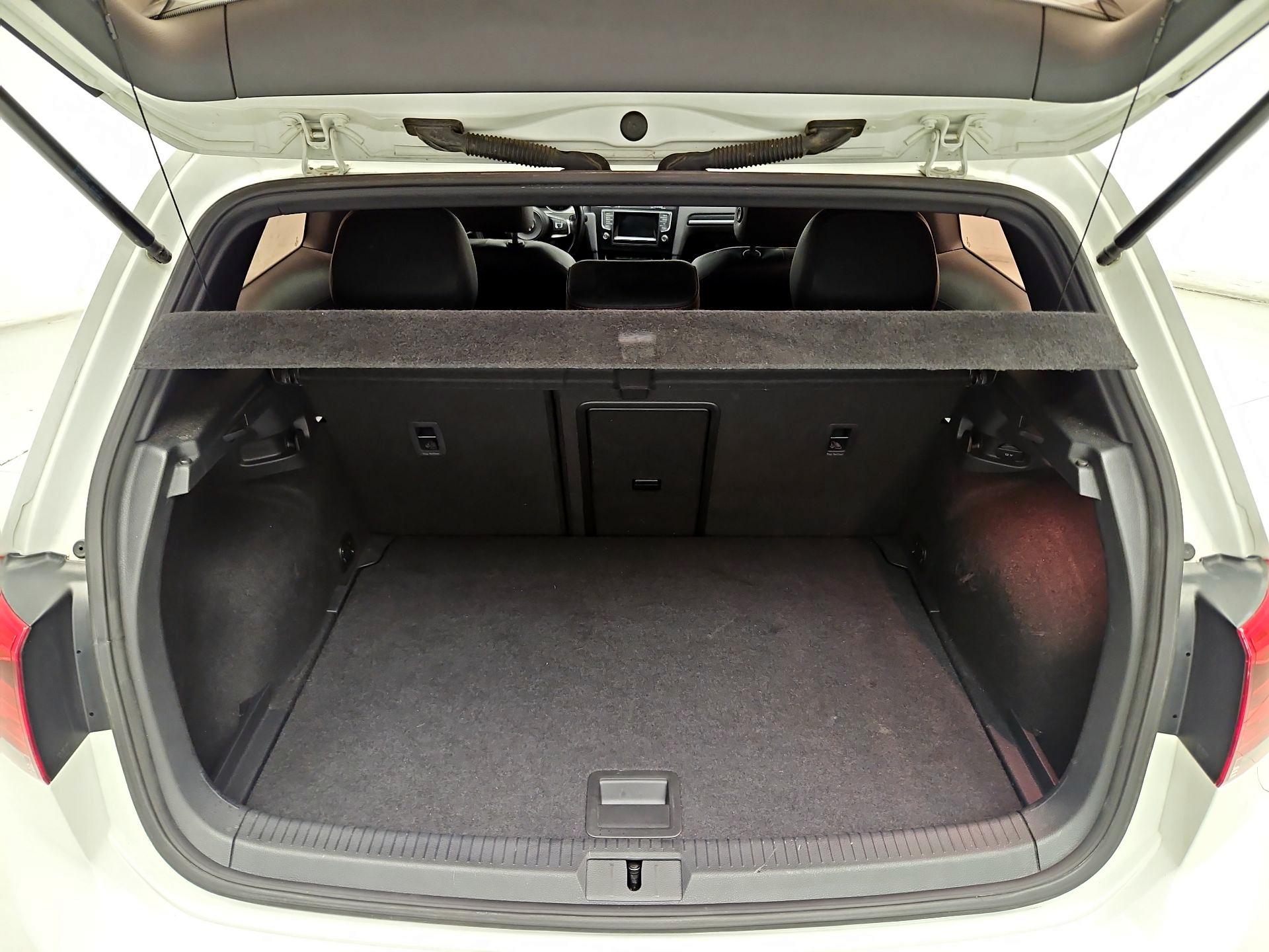 Thumbnail: 2015 Volkswagen Golf - 17