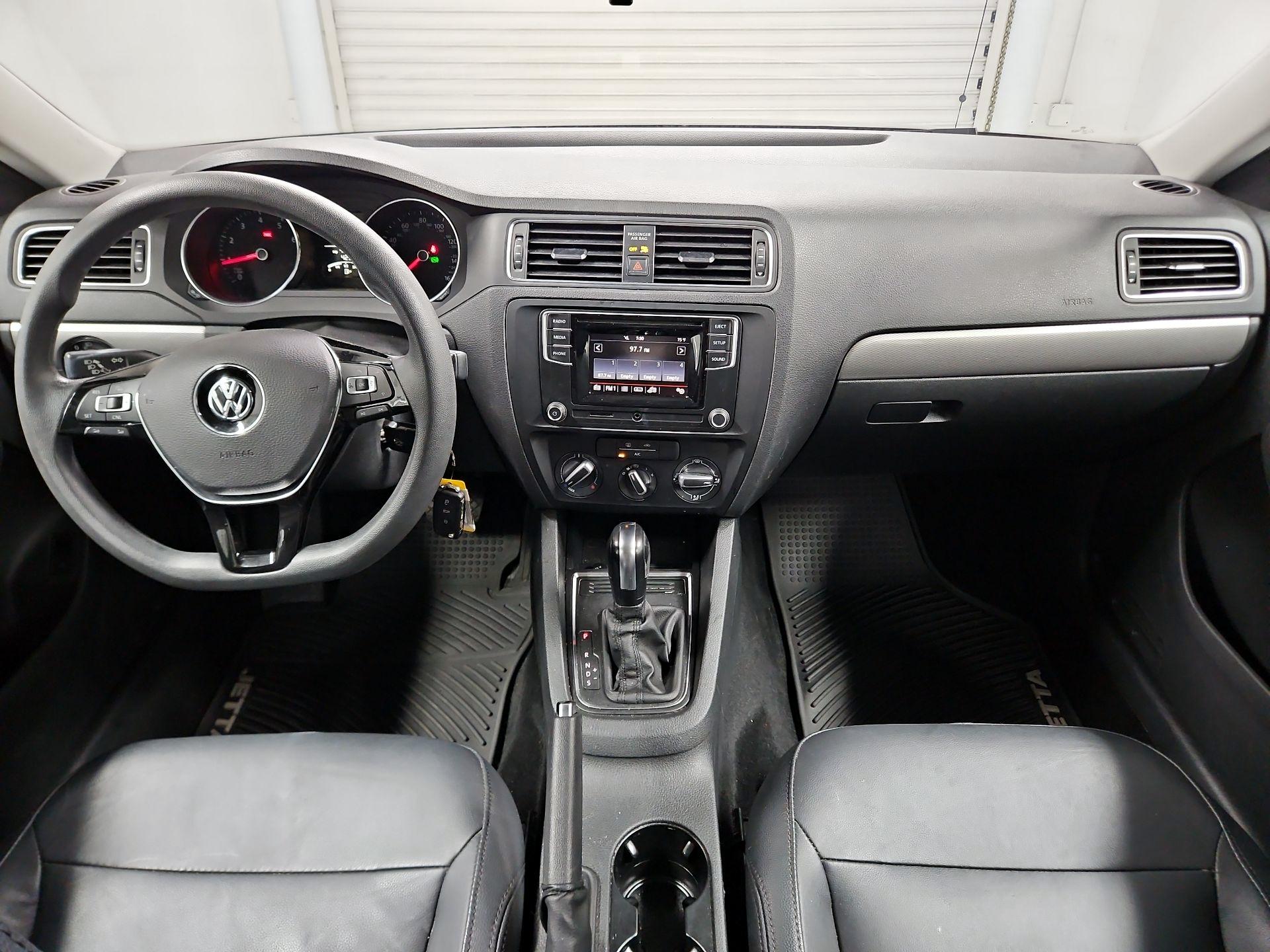 Thumbnail: 2017 Volkswagen Jetta - 9