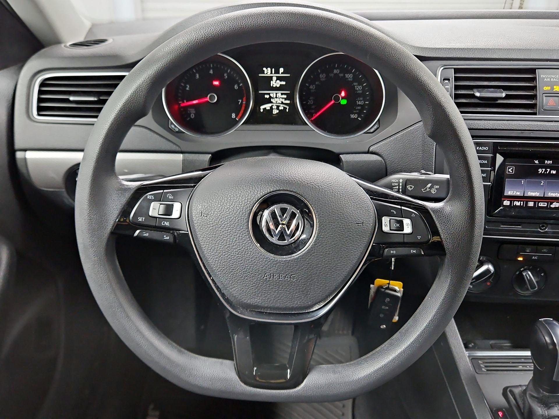 Thumbnail: 2017 Volkswagen Jetta - 10