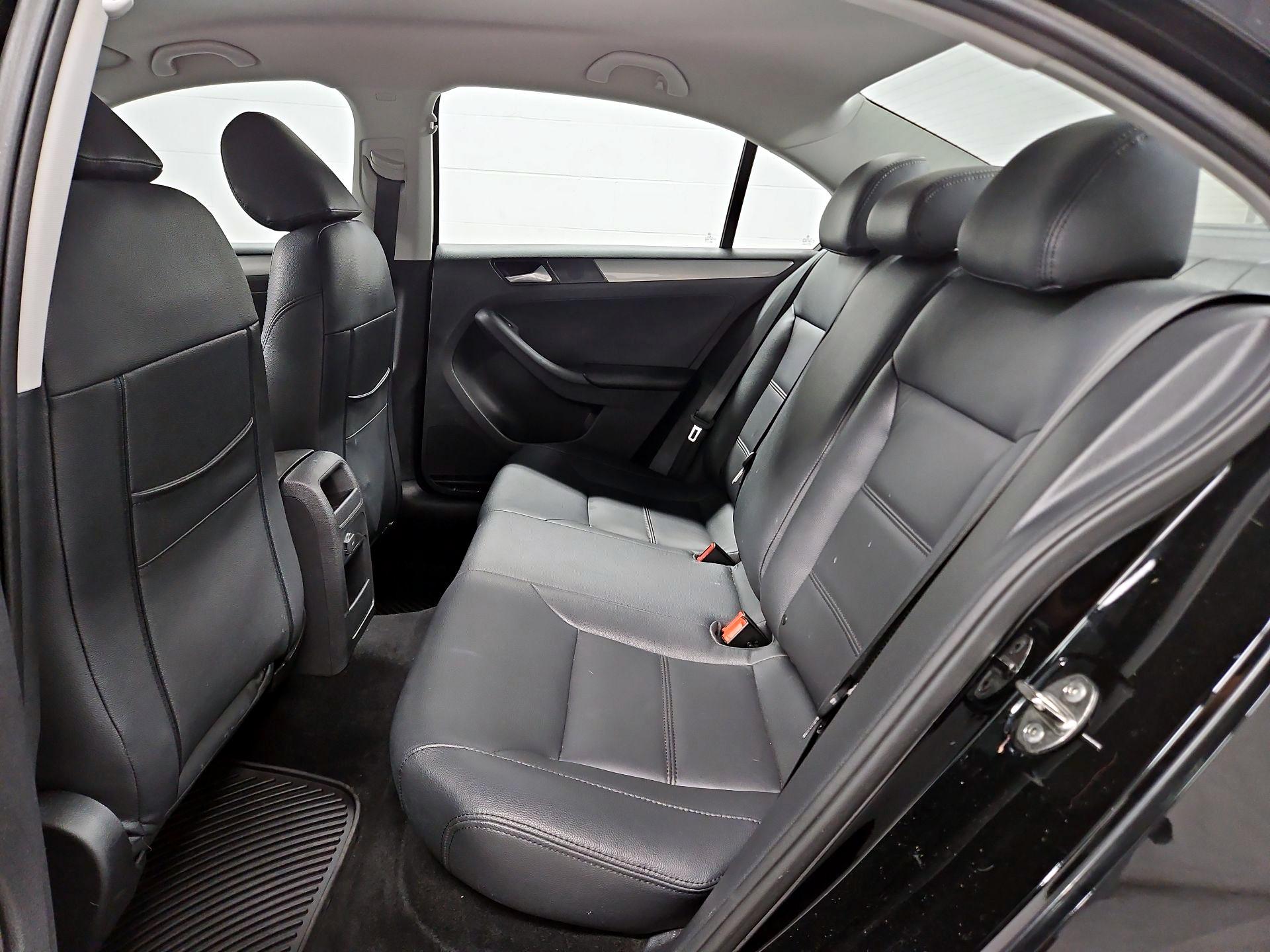 Thumbnail: 2017 Volkswagen Jetta - 19