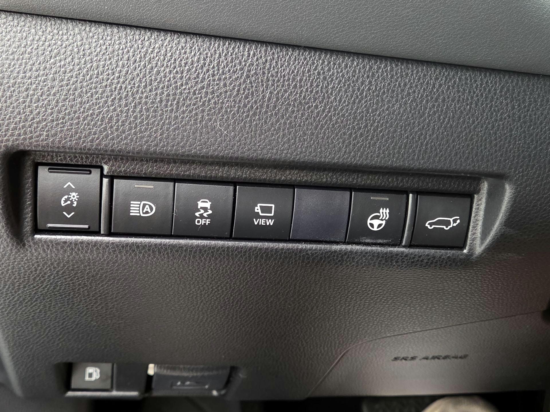Thumbnail: 2021 Toyota Venza - 13