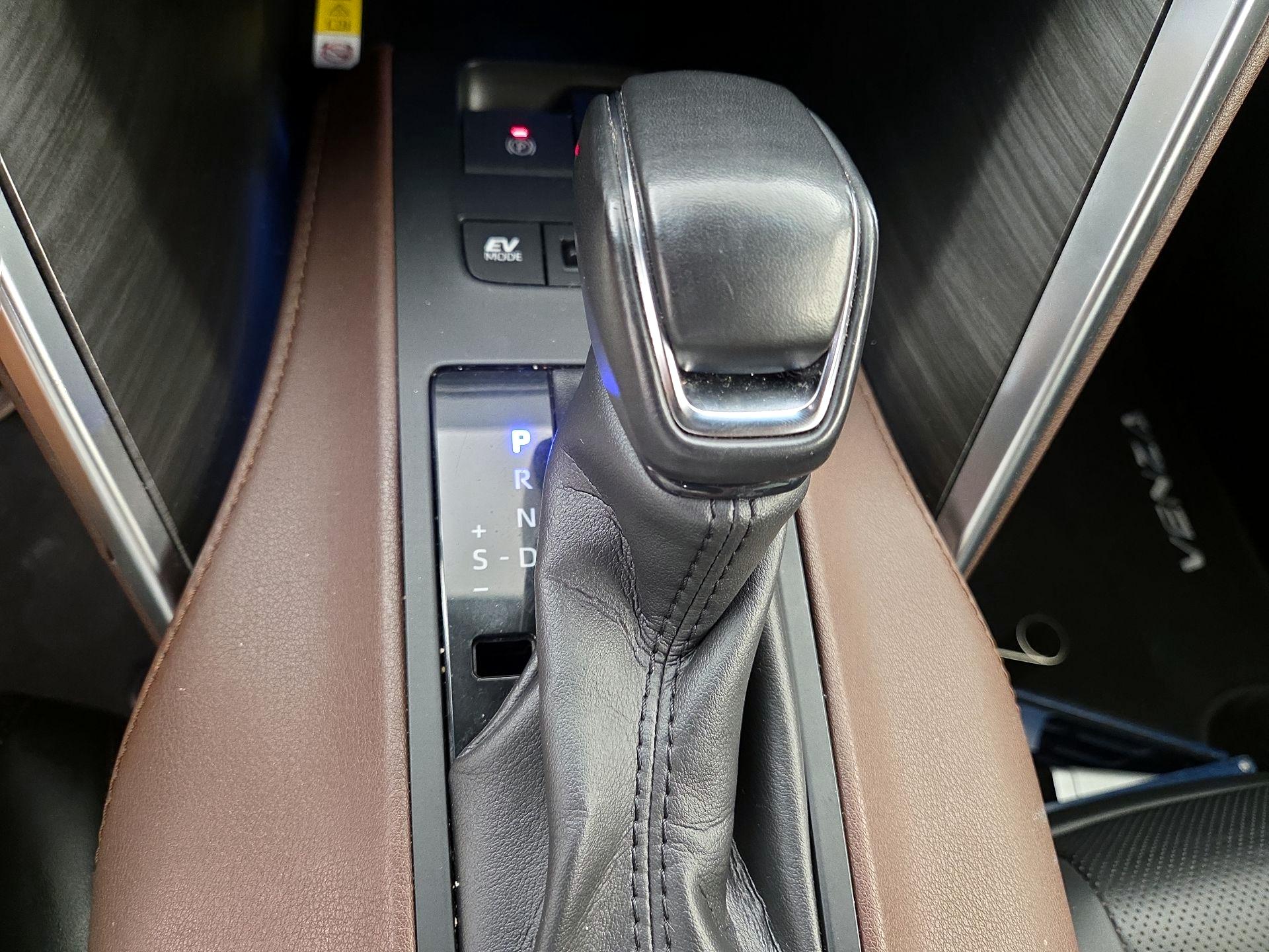 Thumbnail: 2021 Toyota Venza - 17