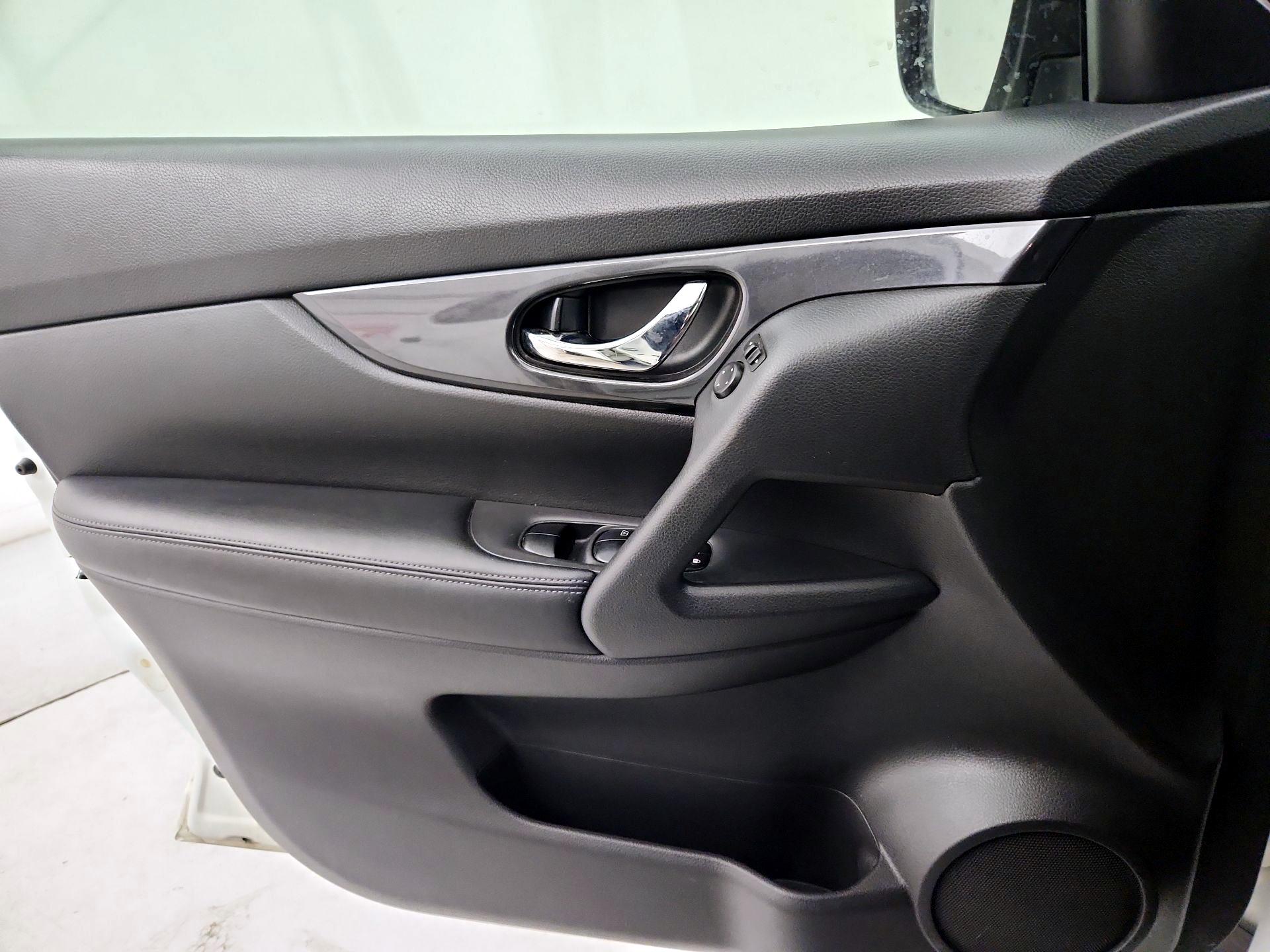 Thumbnail: 2018 Nissan Rogue - 12