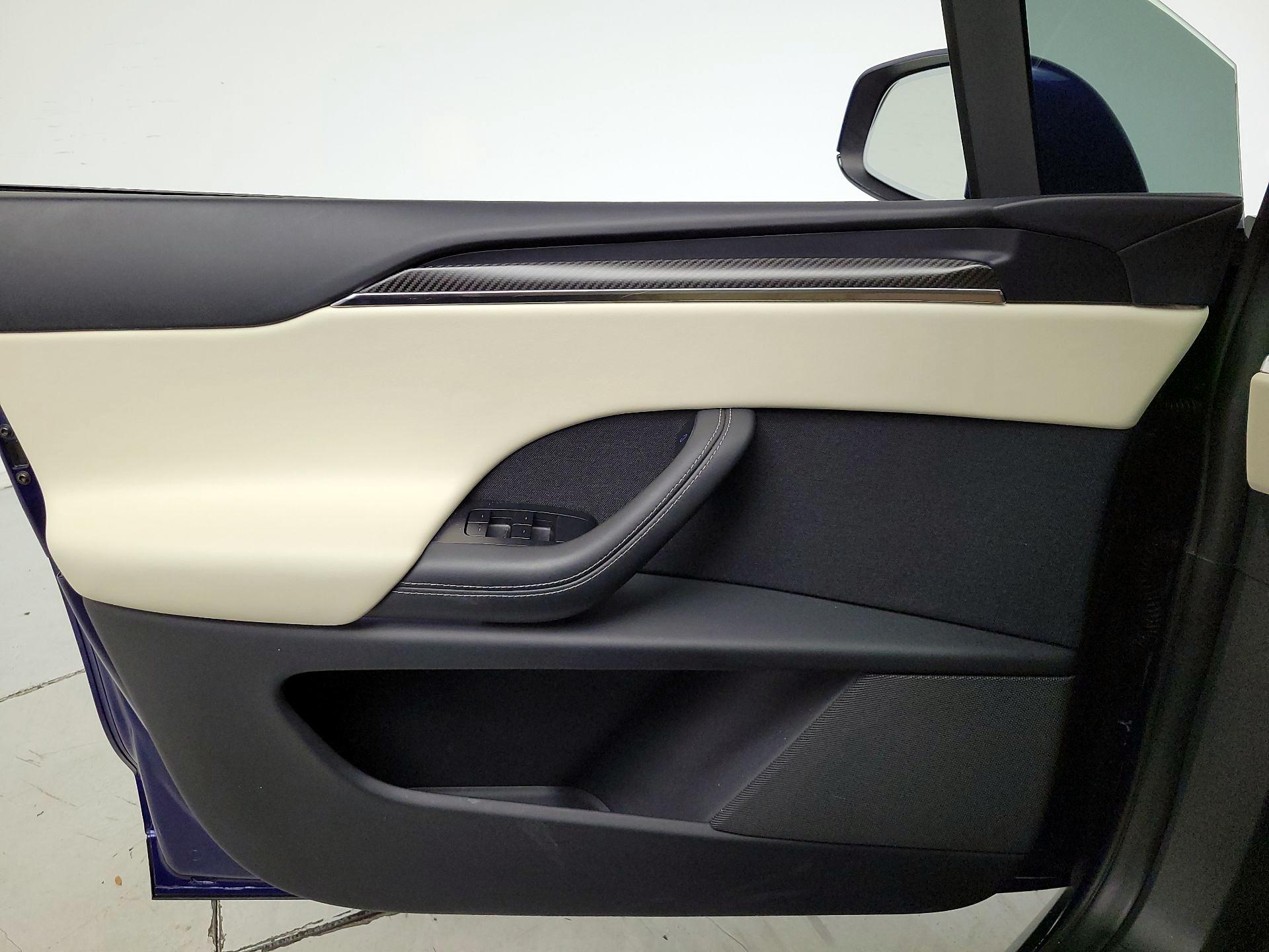 Thumbnail: 2023 Tesla Model X - 12