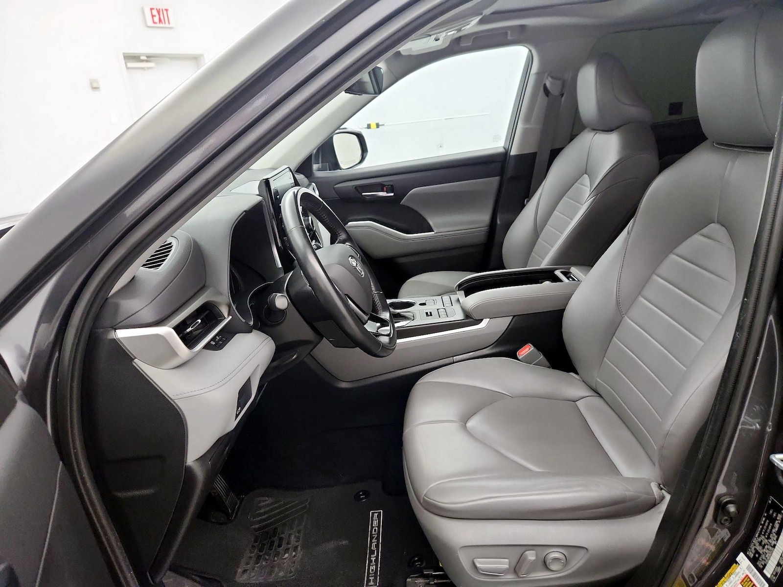 2021 Toyota Highlander XLE - Photo 12