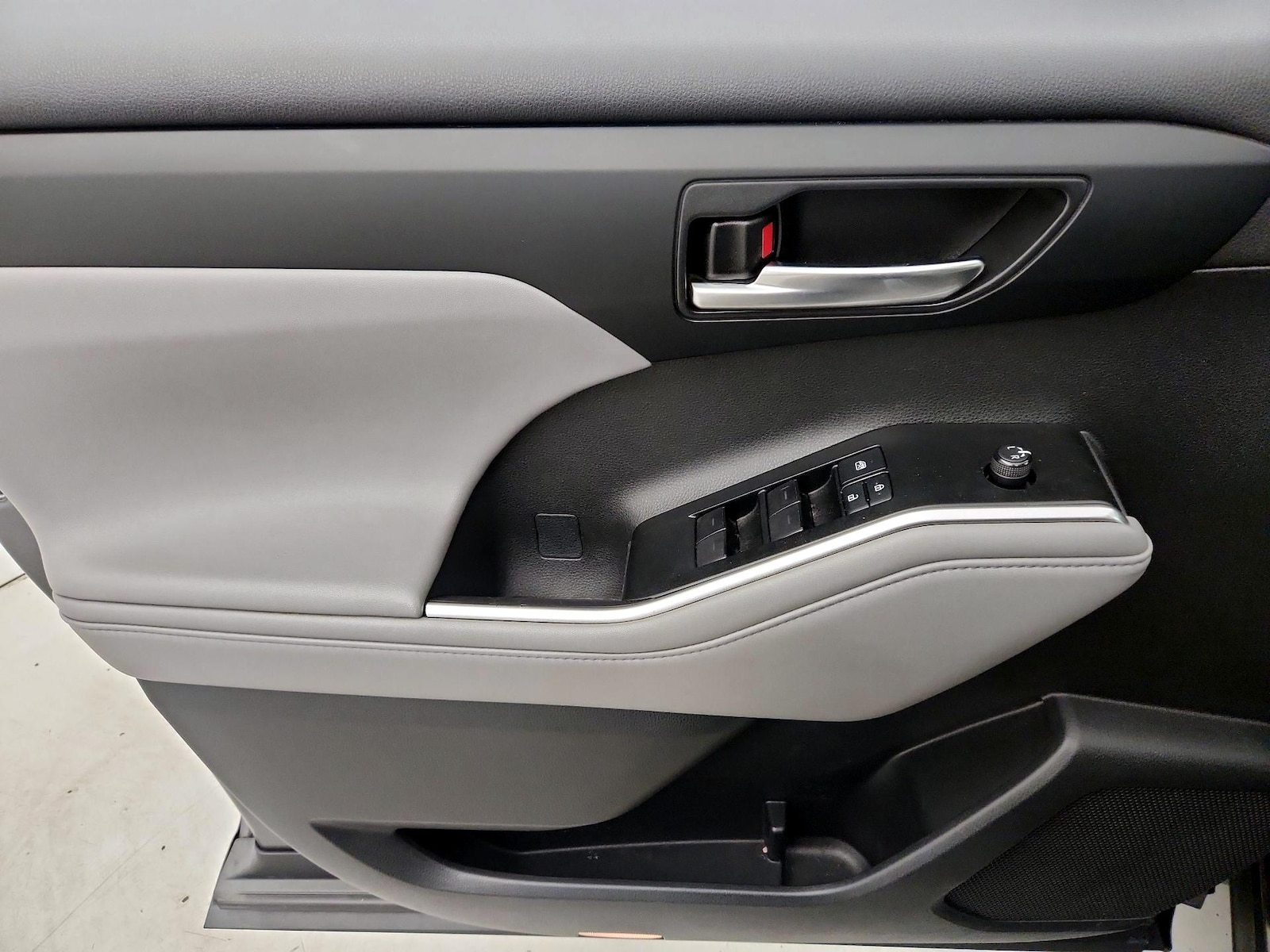 2021 Toyota Highlander XLE - Photo 13