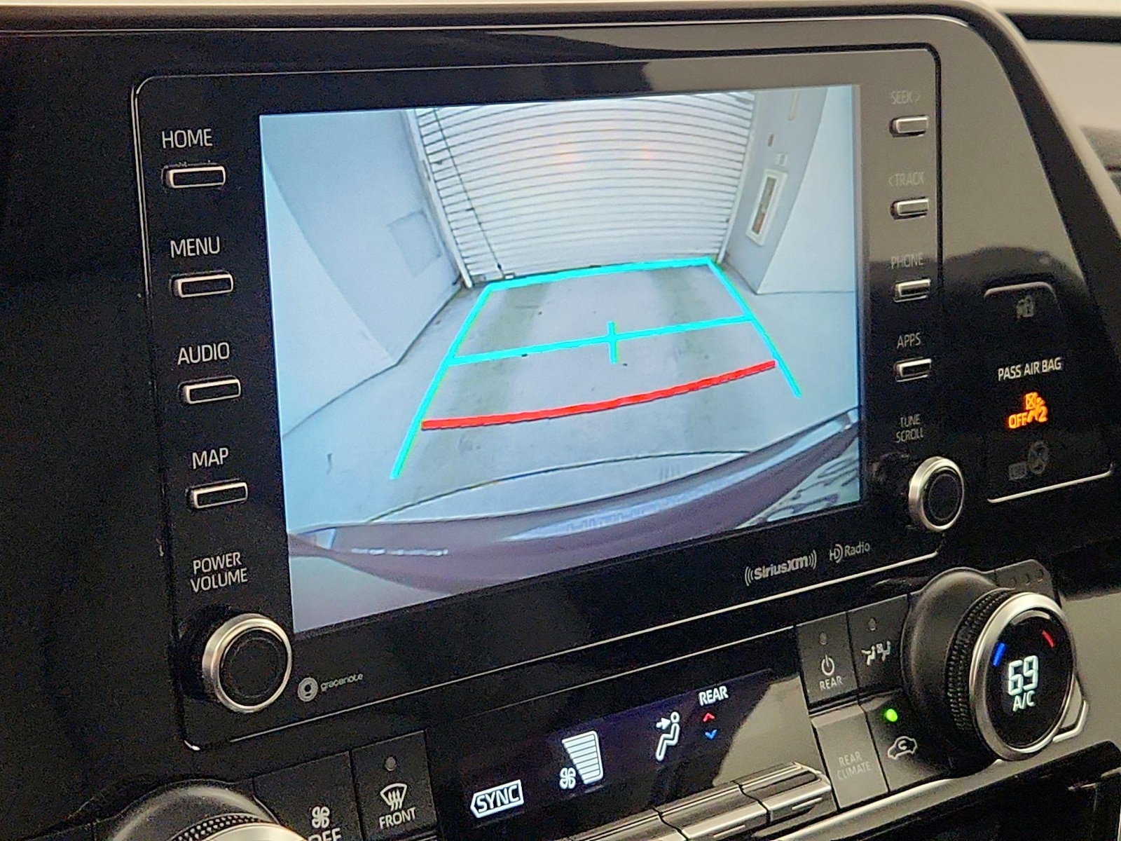 2021 Toyota Highlander XLE - Photo 16