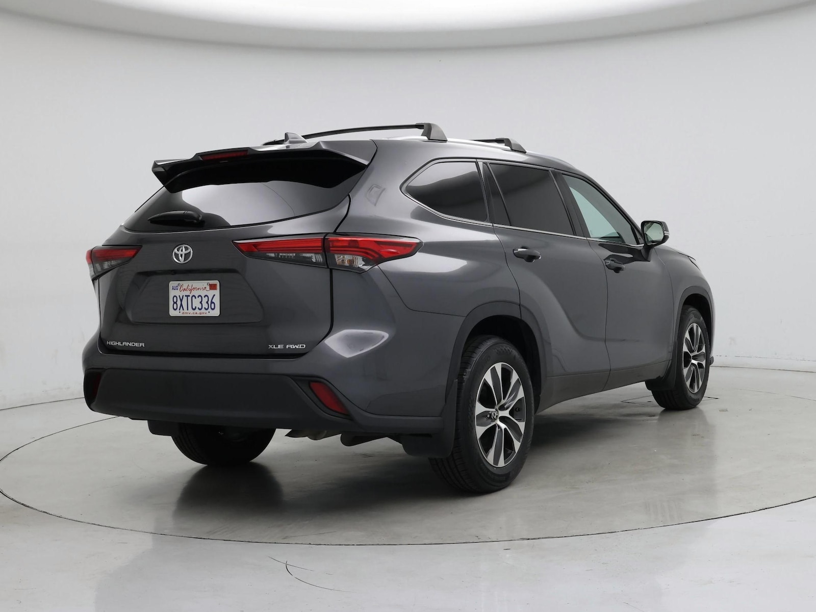 2021 Toyota Highlander XLE - Photo 9