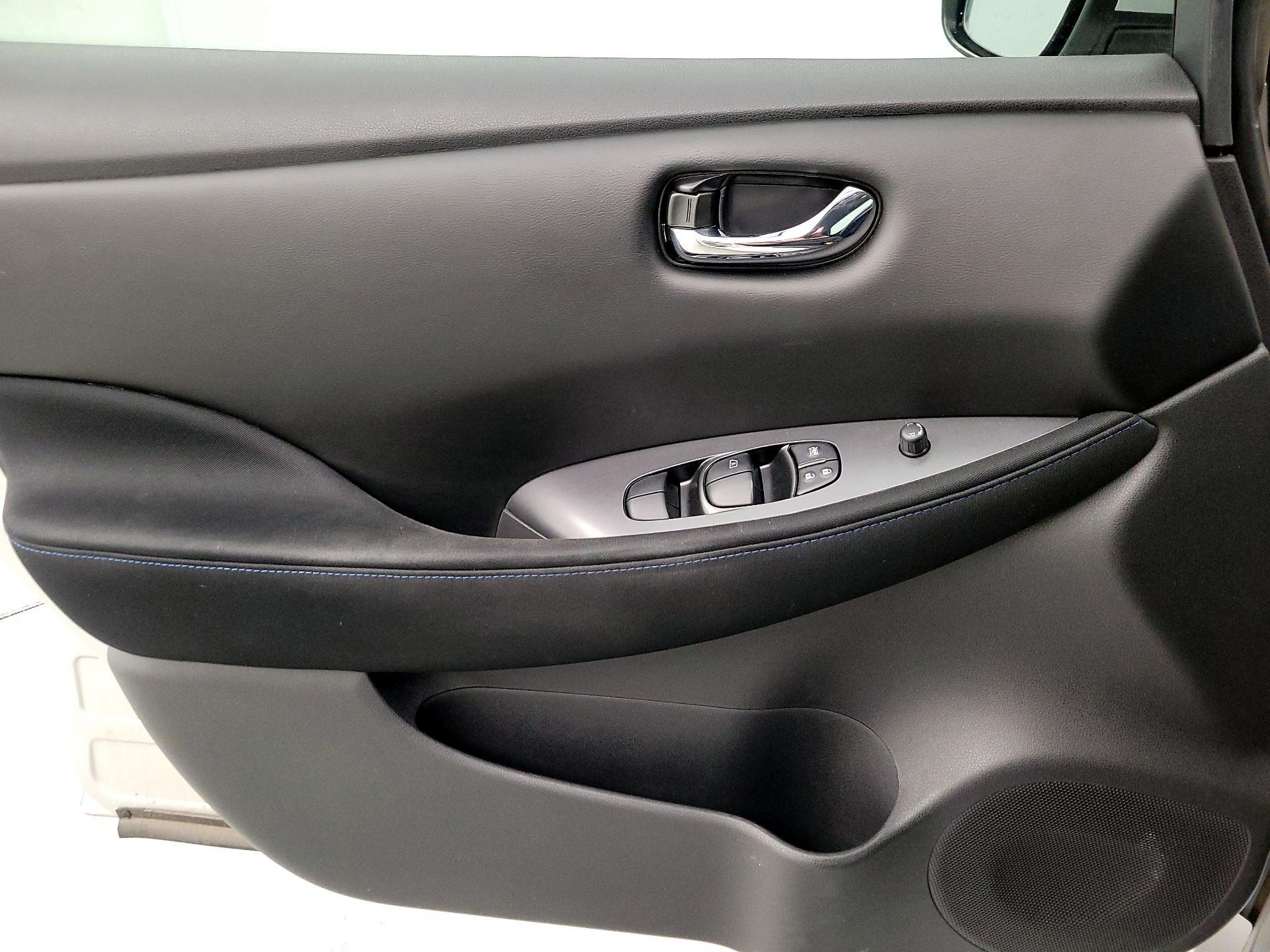 Thumbnail: 2022 Nissan Leaf - 12
