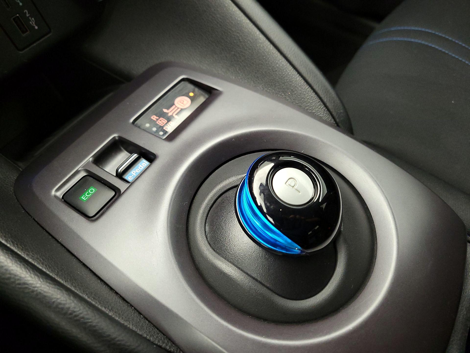 Thumbnail: 2022 Nissan Leaf - 17