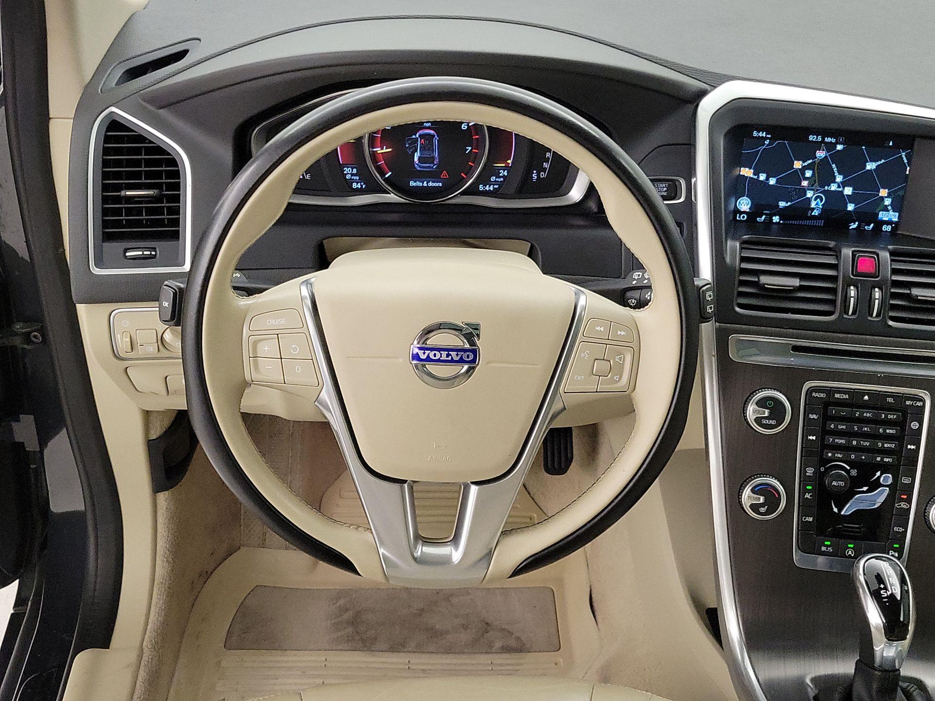 Thumbnail: 2016 Volvo XC60 - 10