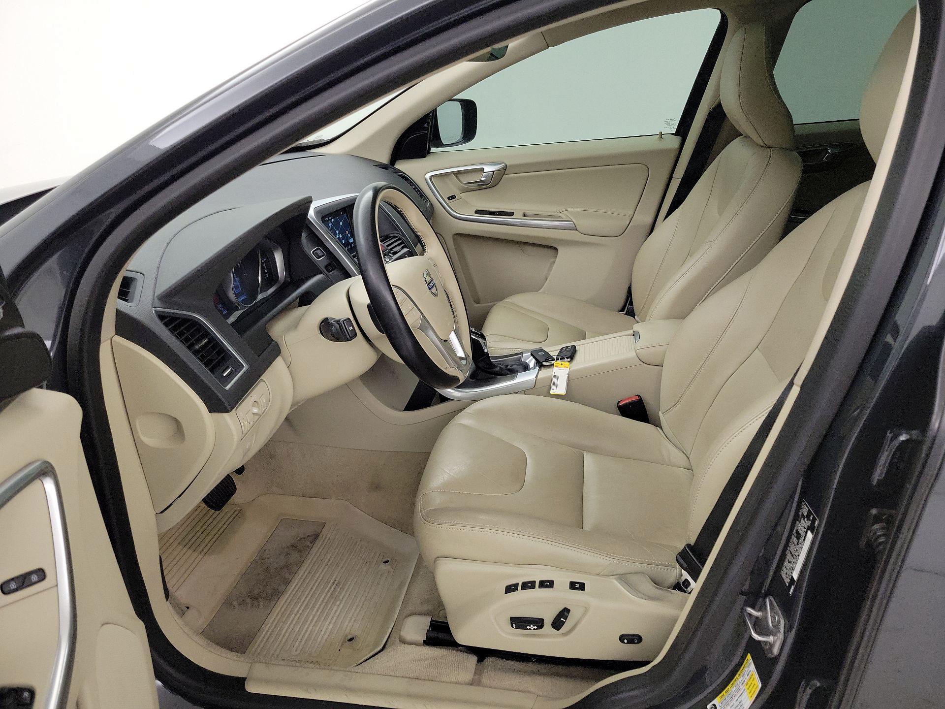 Thumbnail: 2016 Volvo XC60 - 11