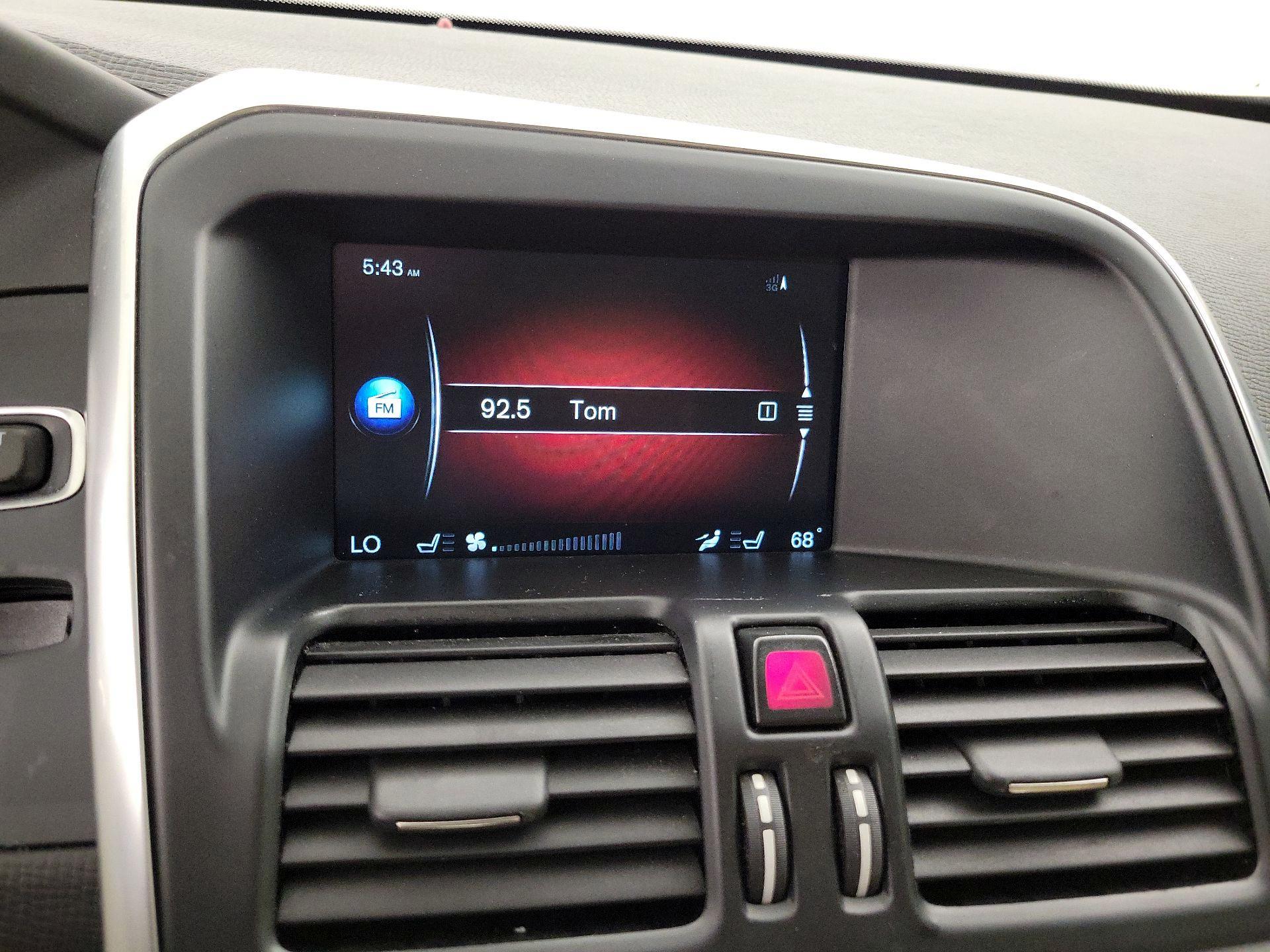 Thumbnail: 2016 Volvo XC60 - 16