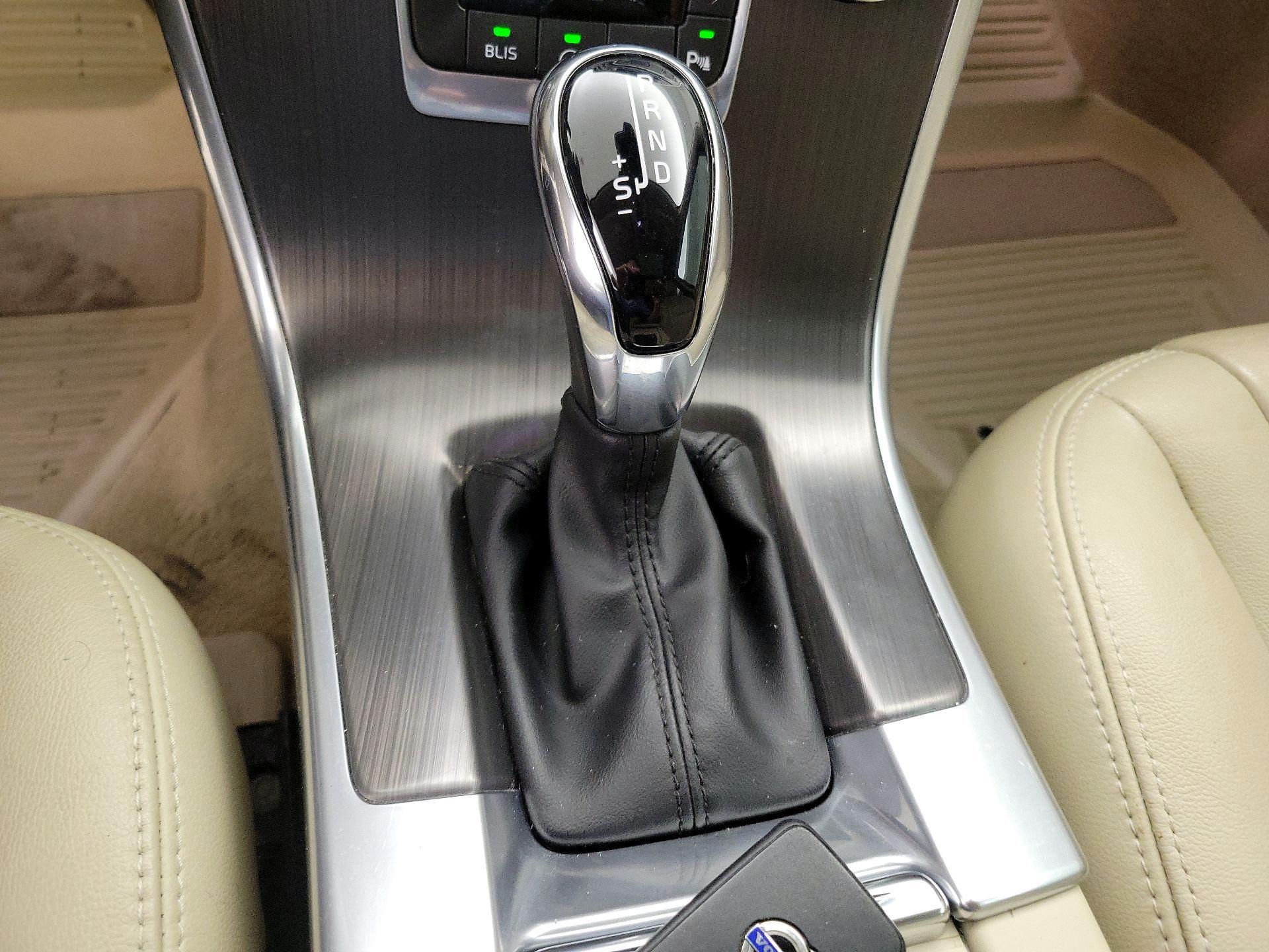 Thumbnail: 2016 Volvo XC60 - 18
