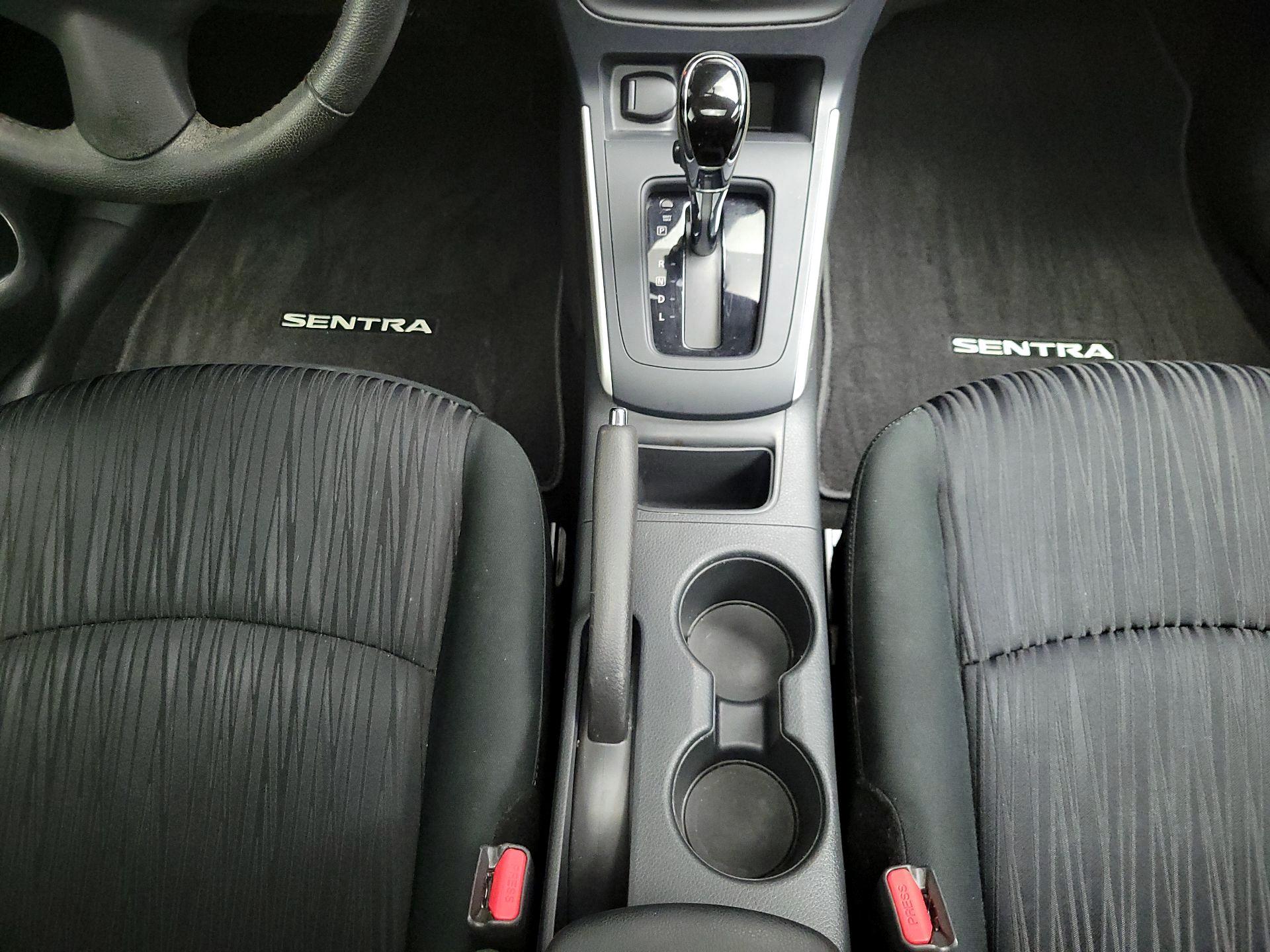 Thumbnail: 2019 Nissan Sentra - 17