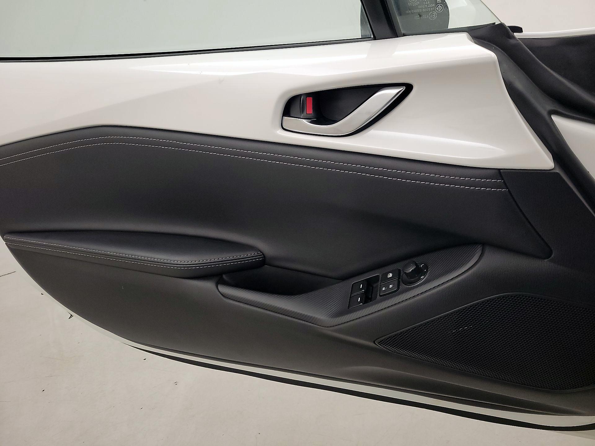 Thumbnail: 2021 Mazda MX-5 Miata - 11