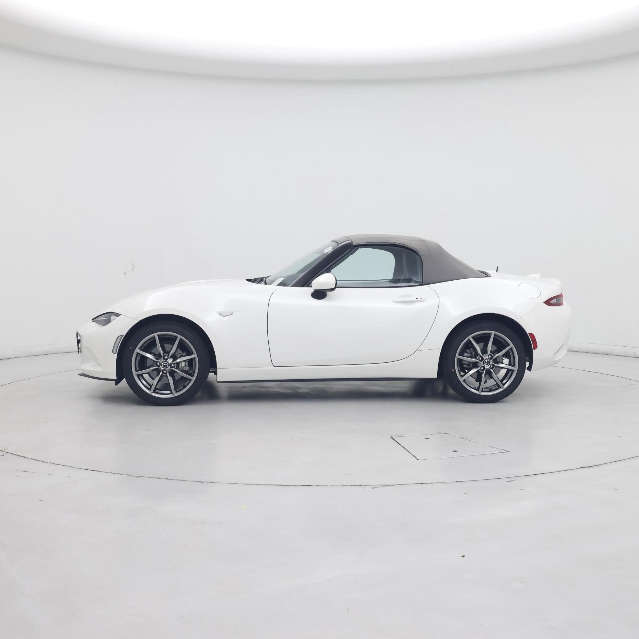 Thumbnail: 2021 Mazda MX-5 Miata - 3