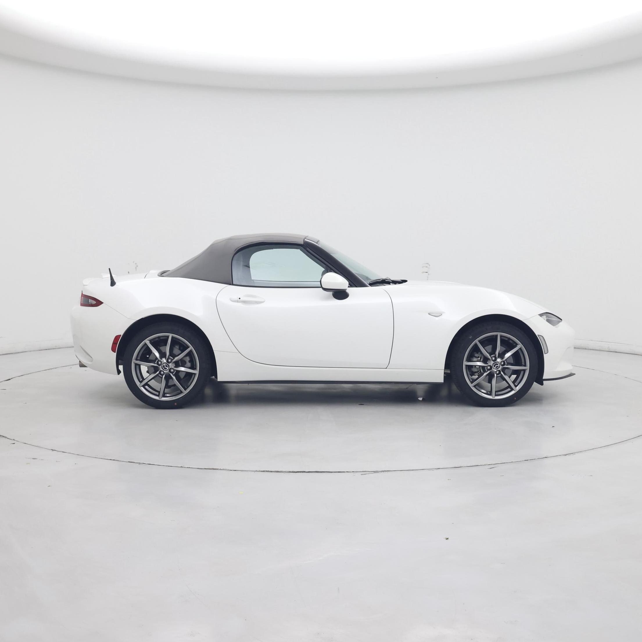 Thumbnail: 2021 Mazda MX-5 Miata - 7