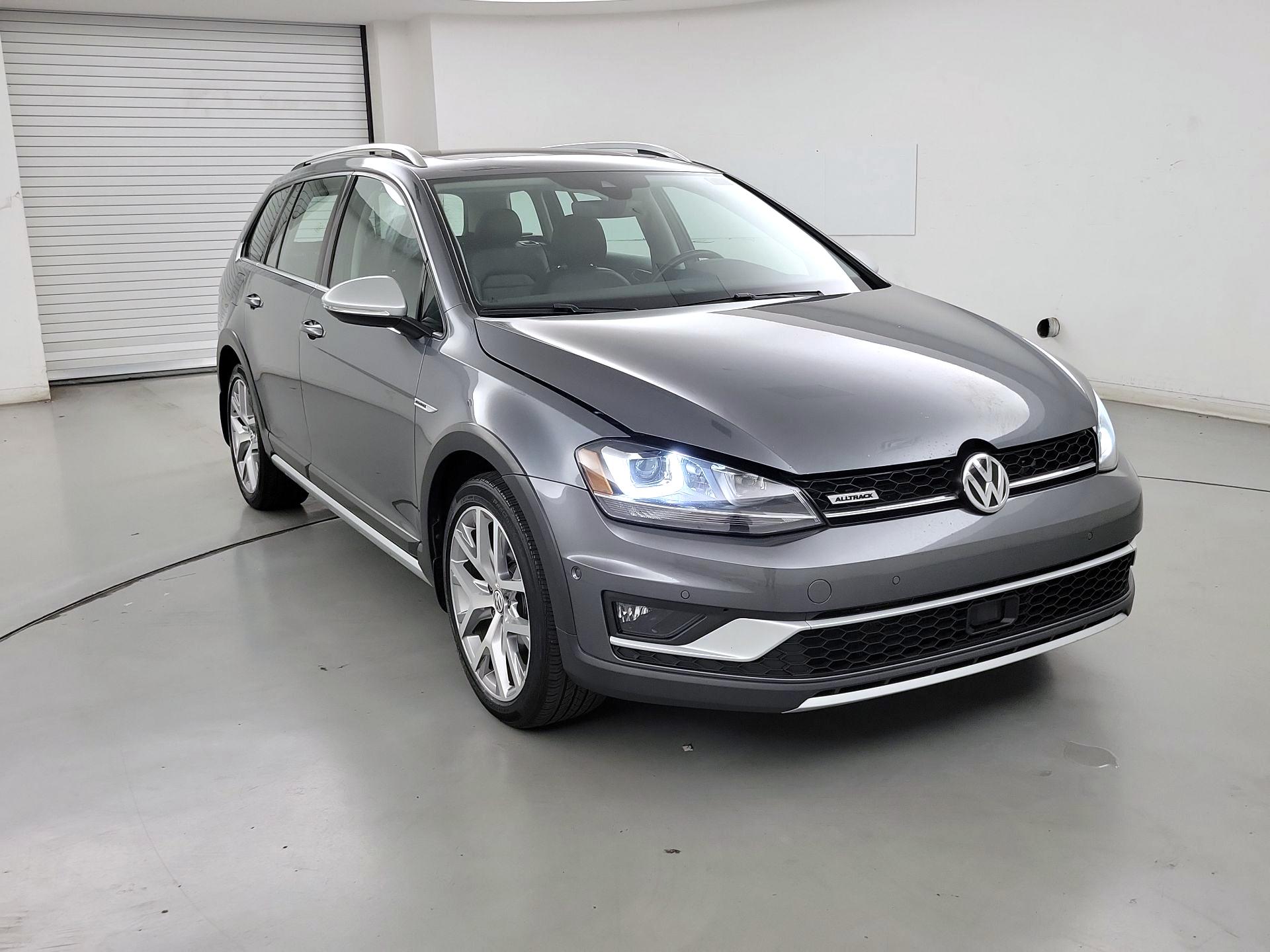 Thumbnail: 2017 Volkswagen Golf - 1