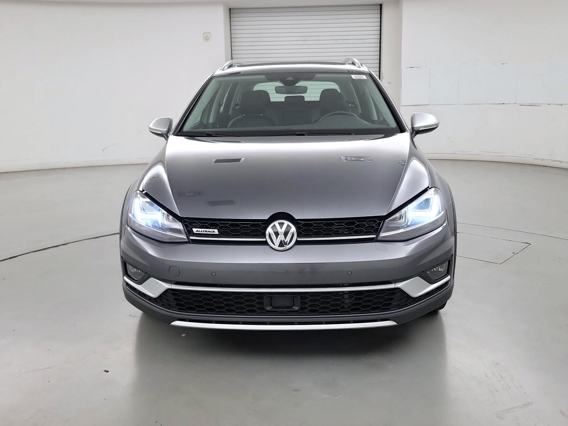 Thumbnail: 2017 Volkswagen Golf - 2