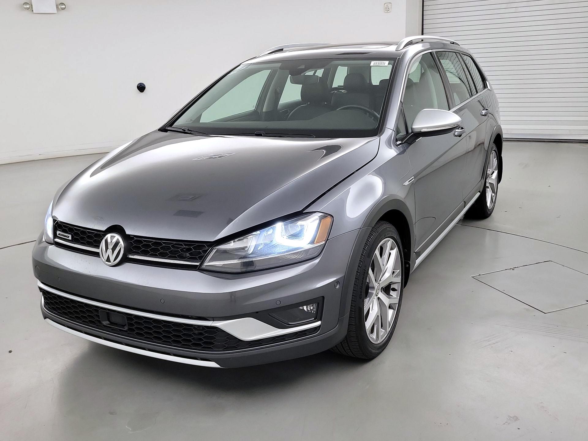 Thumbnail: 2017 Volkswagen Golf - 3