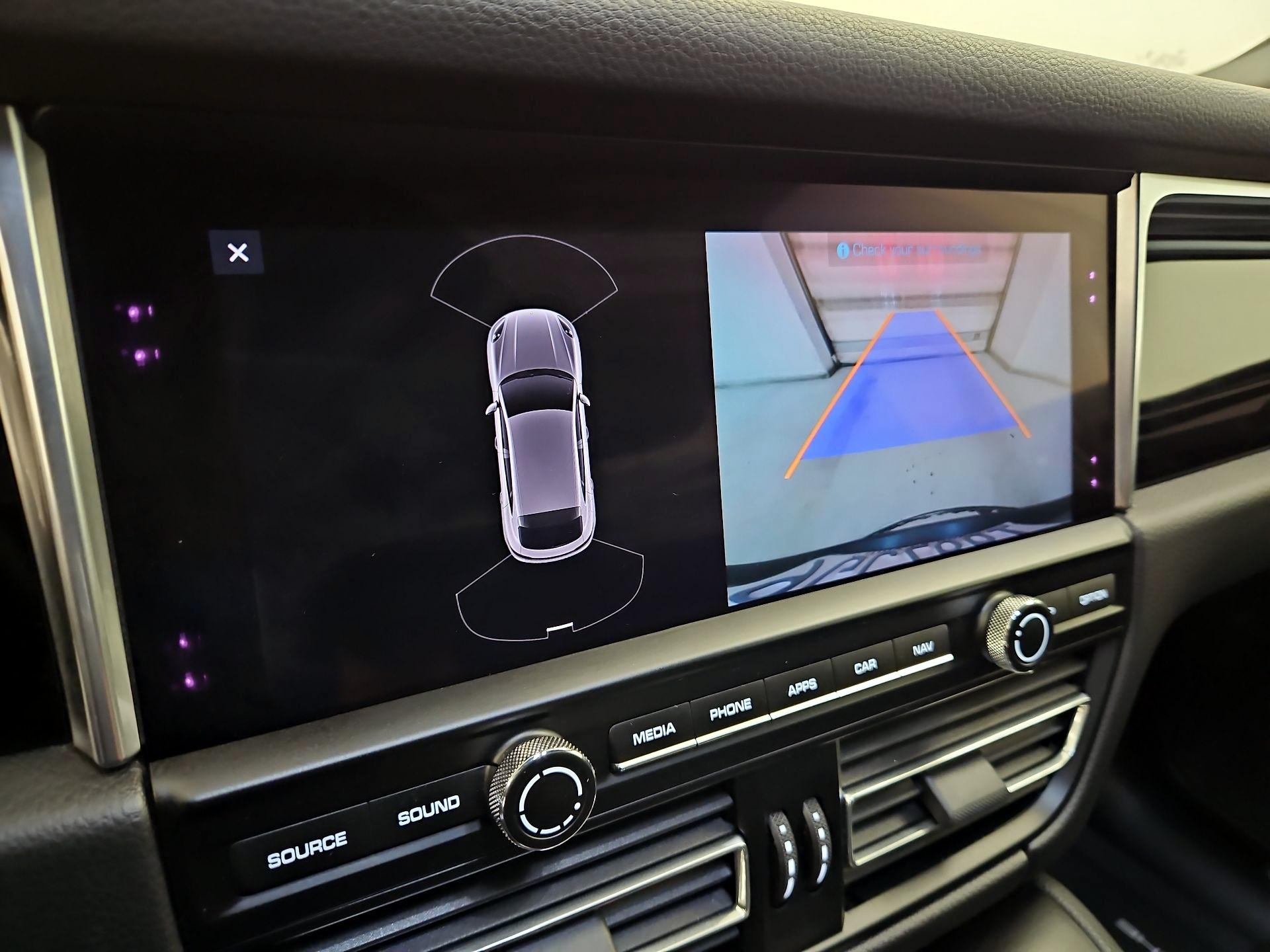 Thumbnail: 2020 Porsche Macan - 15