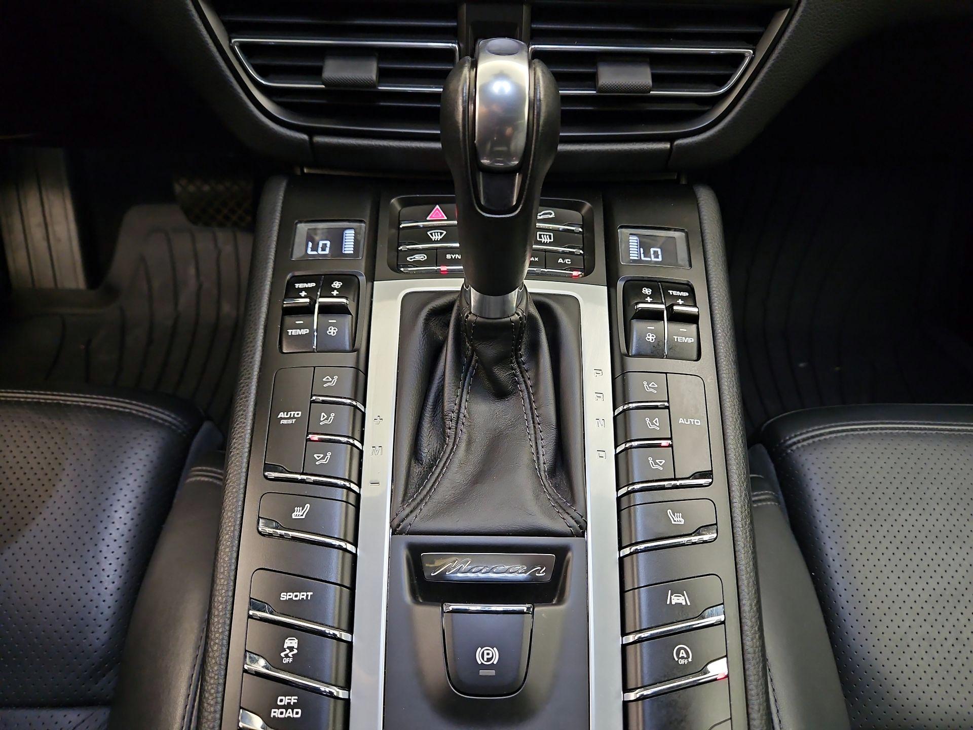 Thumbnail: 2020 Porsche Macan - 18