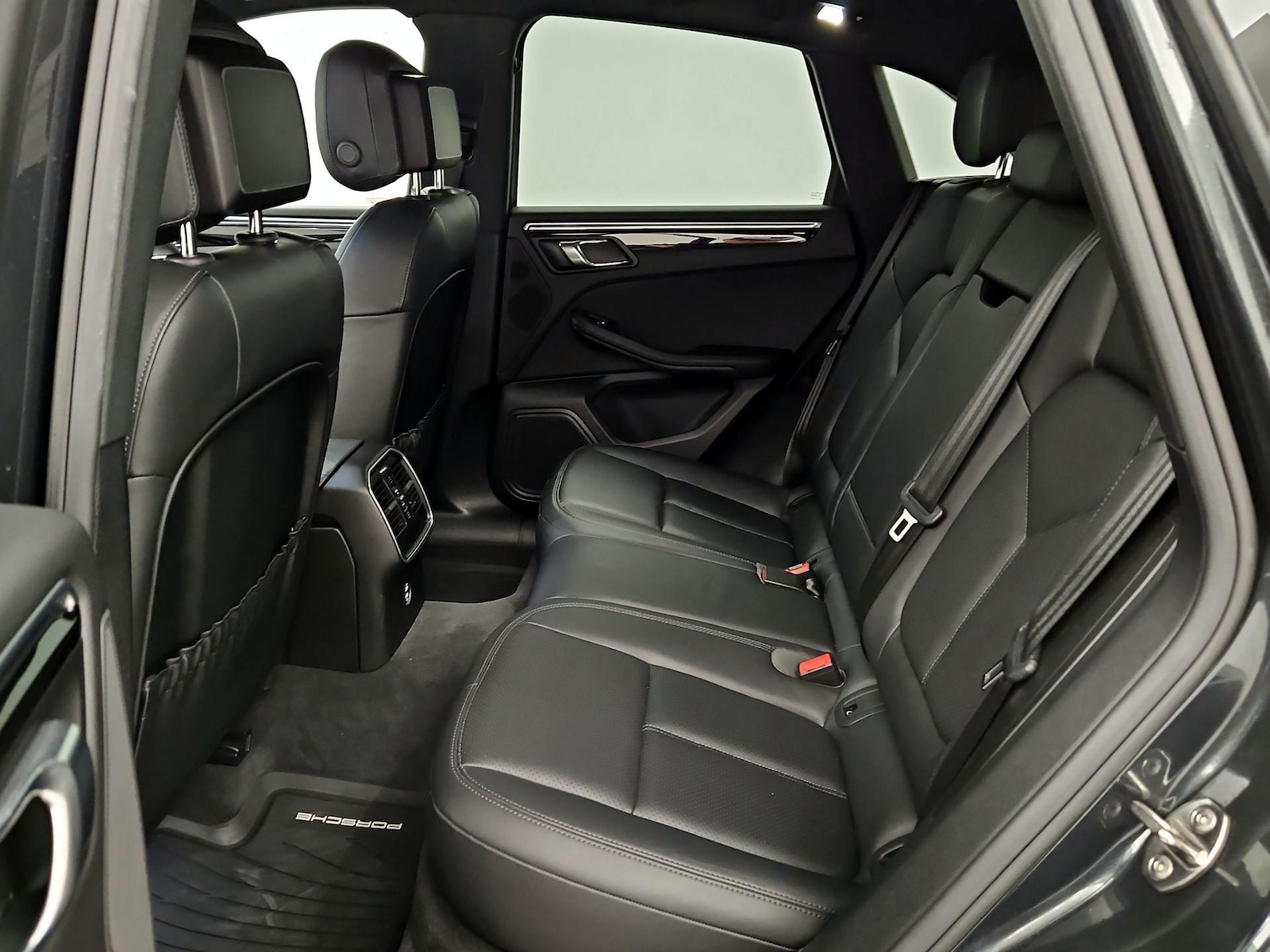 2020 Porsche Macan S - Photo 20