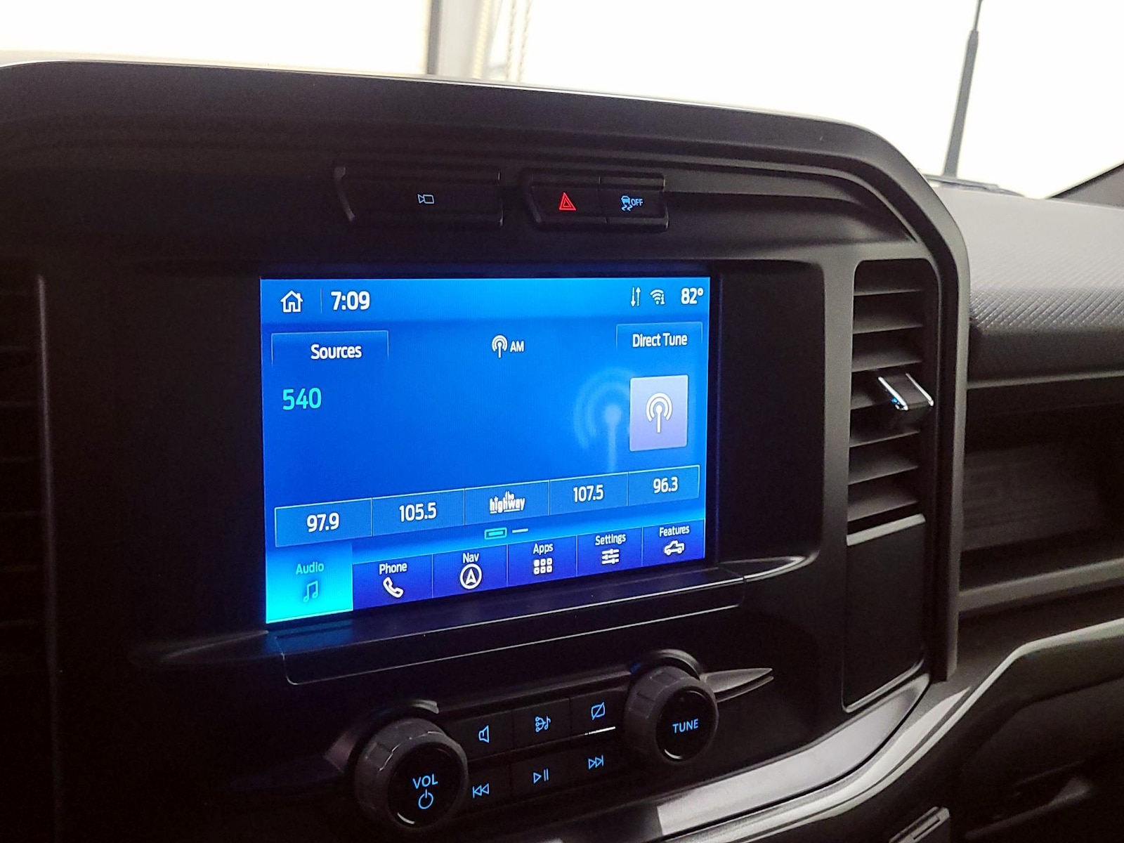 2023 Ford F-150 XL - Photo 17