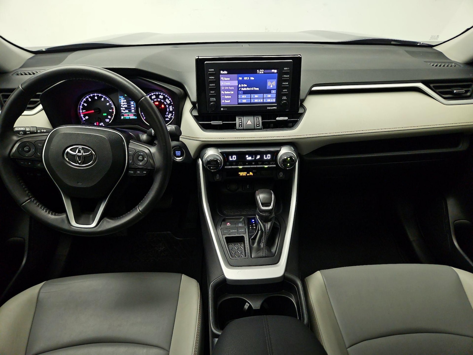 2020 Toyota RAV4 XLE Premium - Photo 10