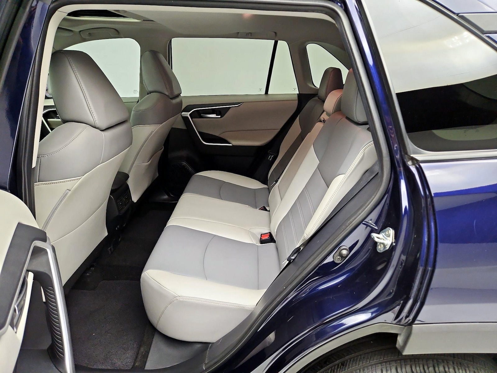 2020 Toyota RAV4 XLE Premium - Photo 21