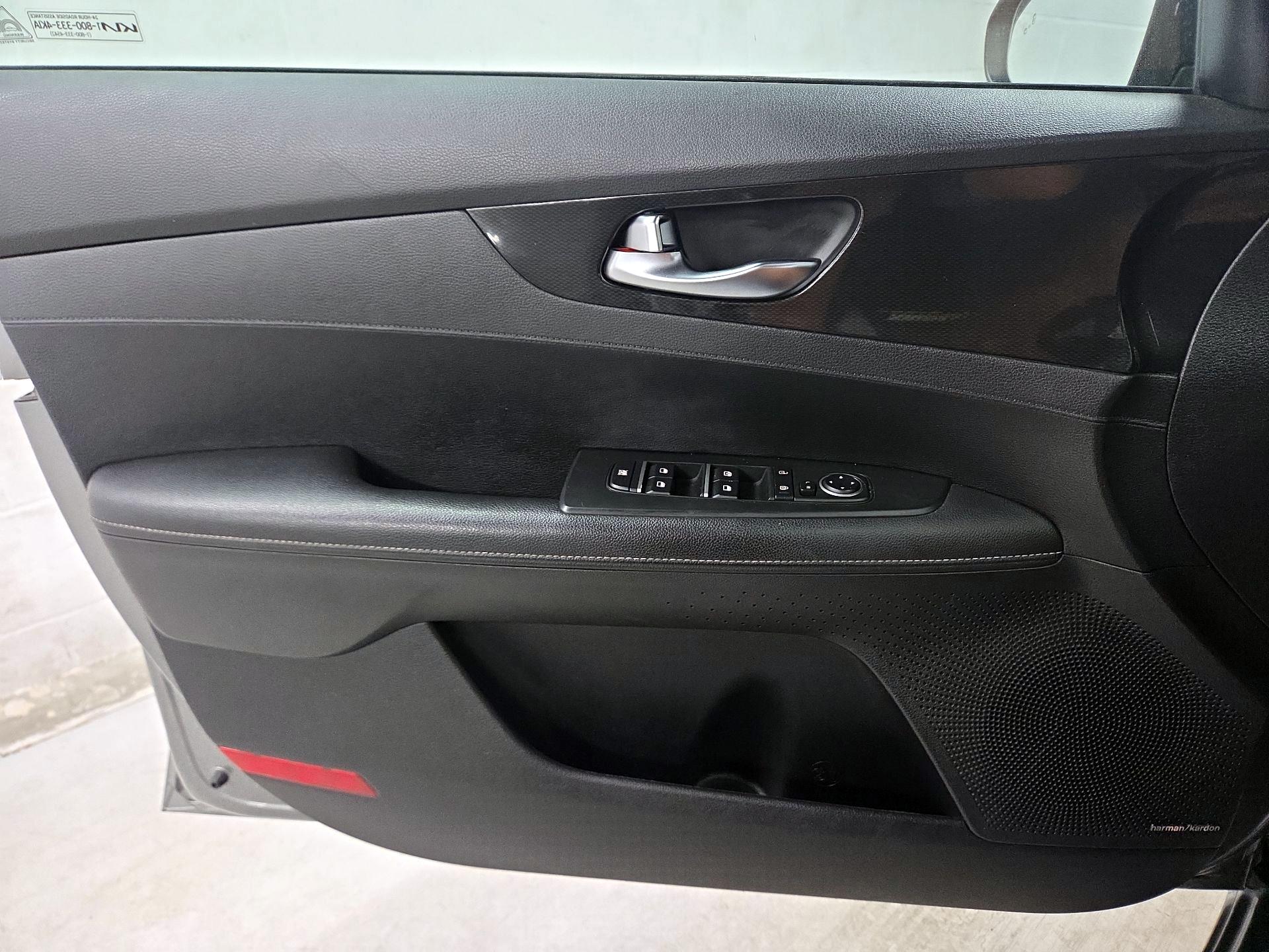 Thumbnail: 2022 Kia Forte - 10