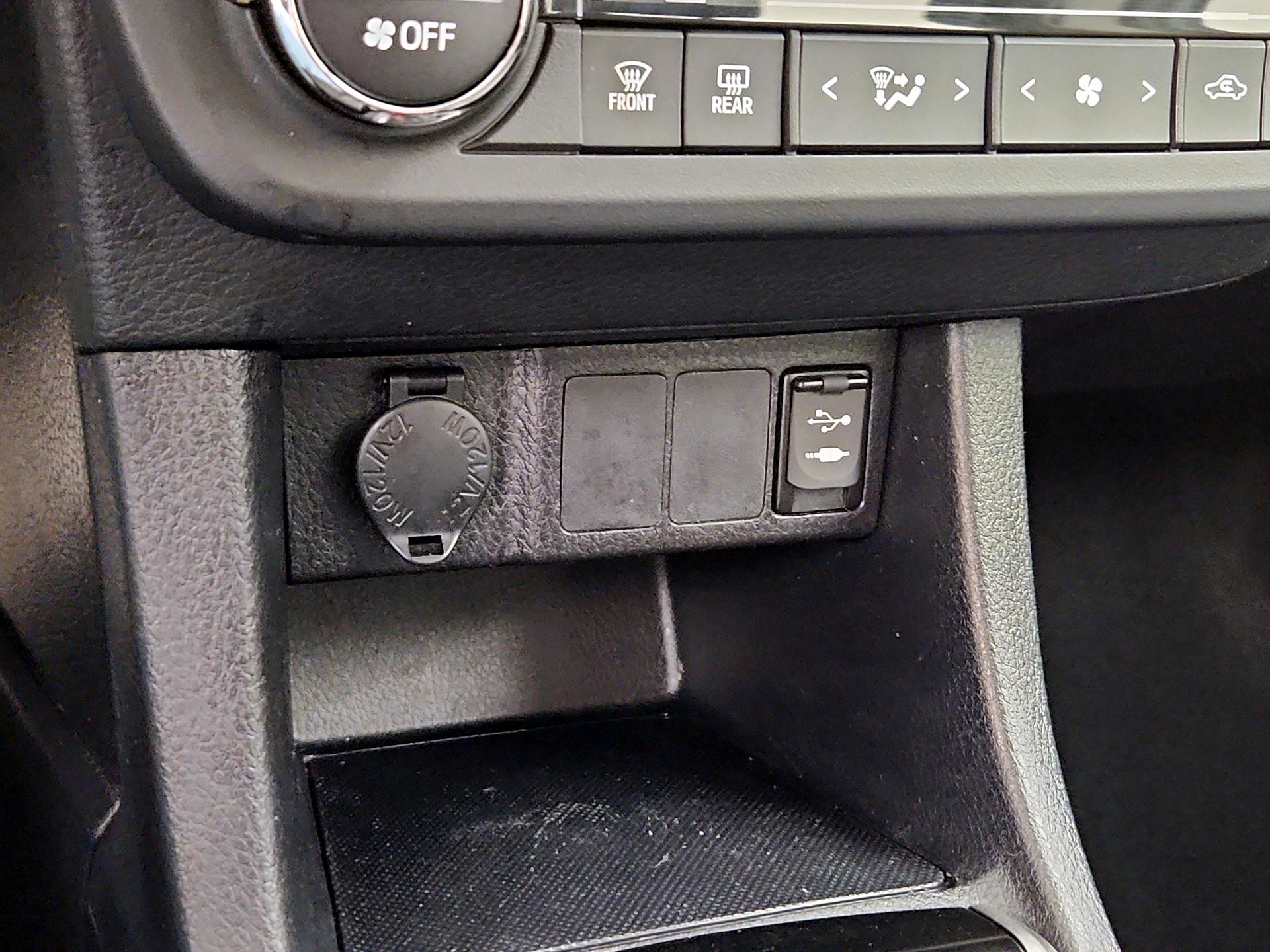 Thumbnail: 2016 Toyota Corolla - 18