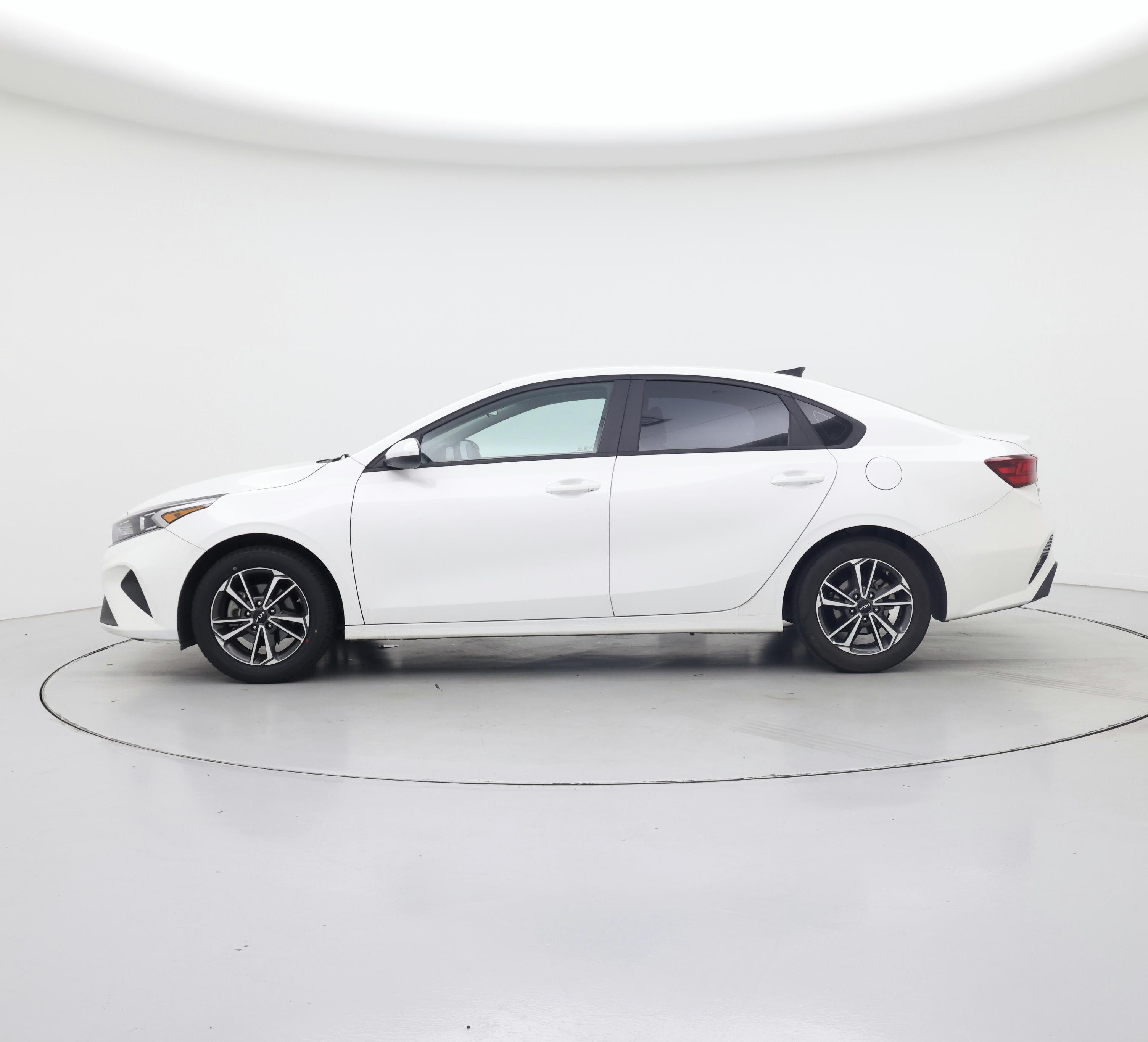 Thumbnail: 2023 Kia Forte - 3