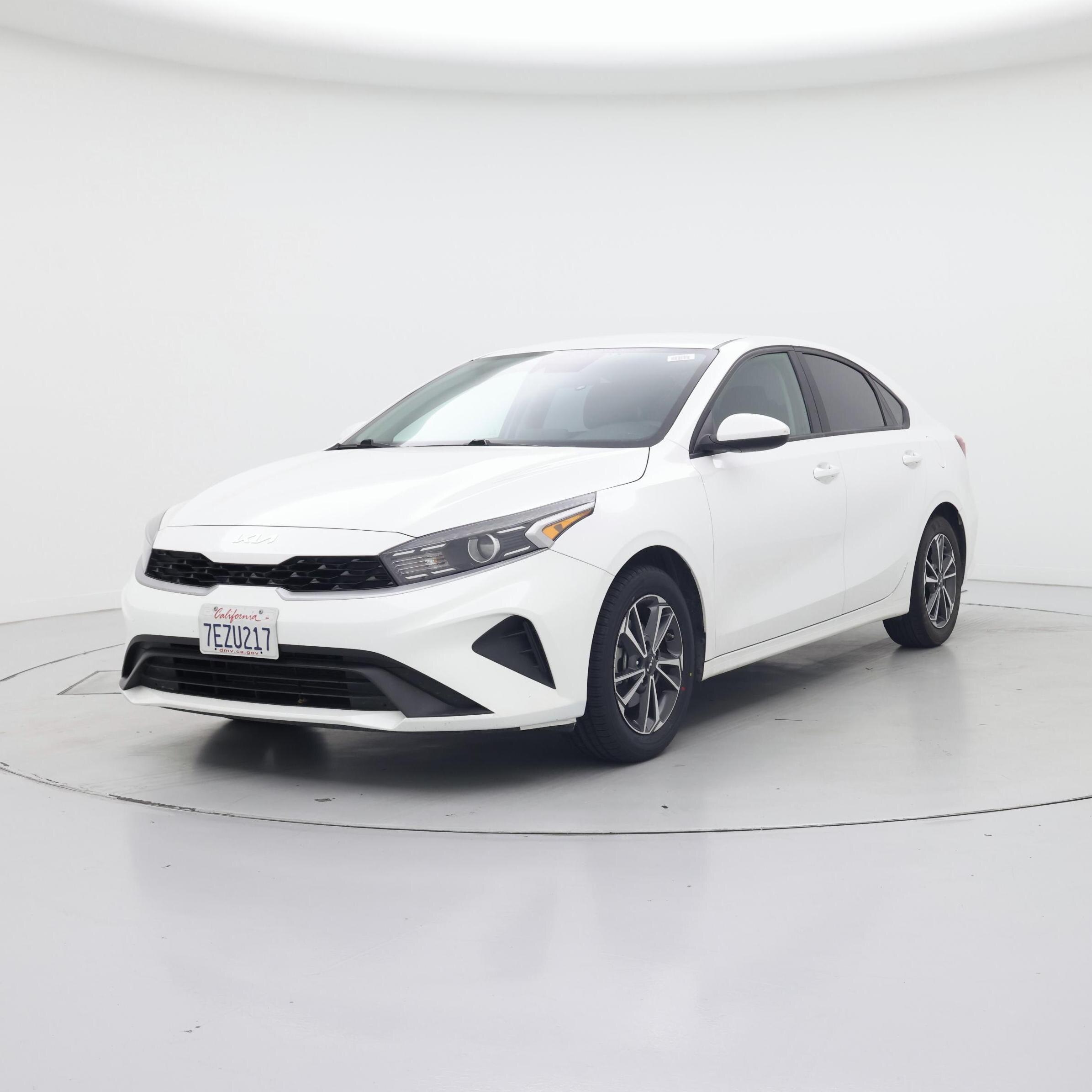 Thumbnail: 2023 Kia Forte - 4