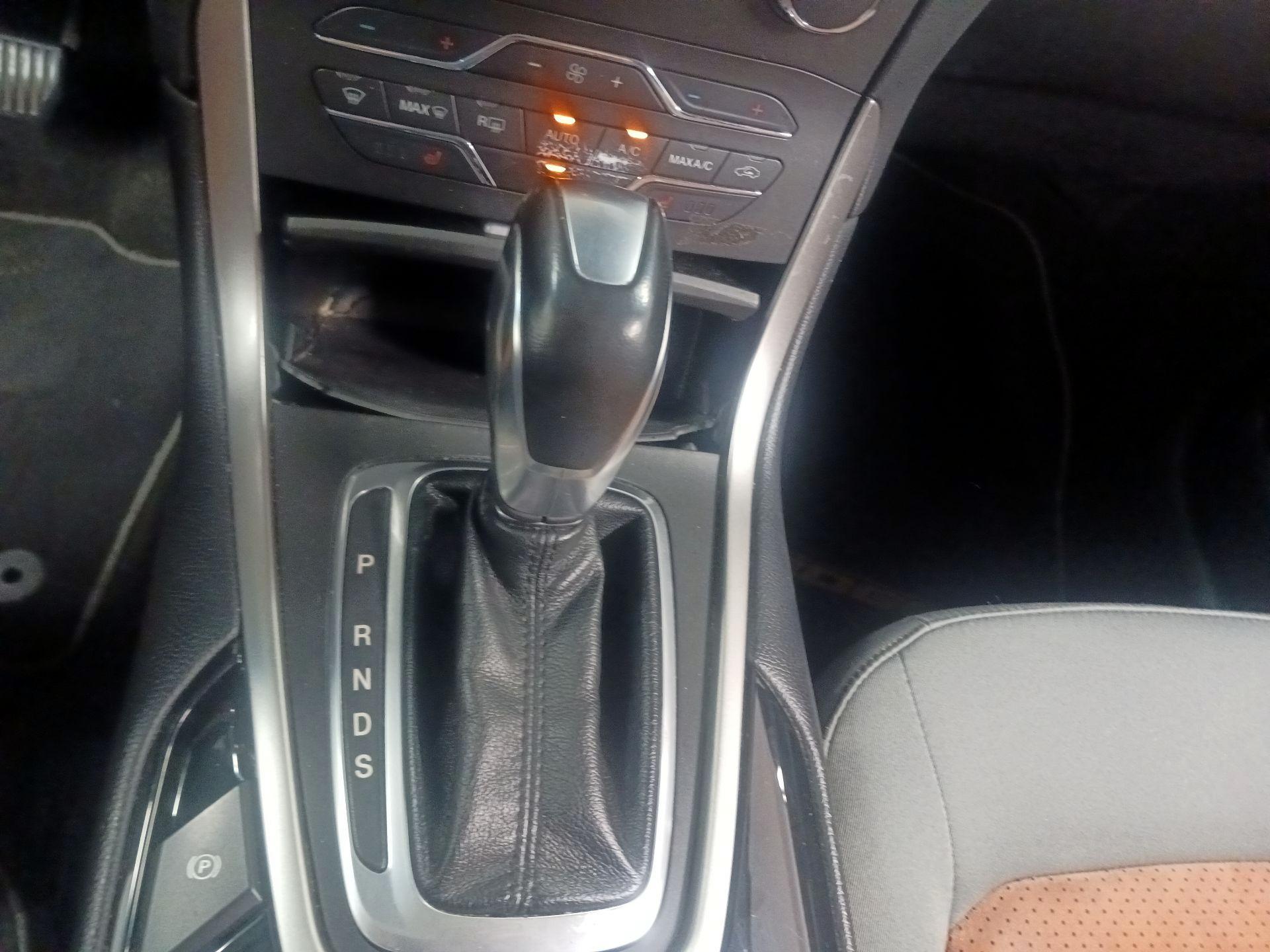Thumbnail: 2018 Ford Edge - 15