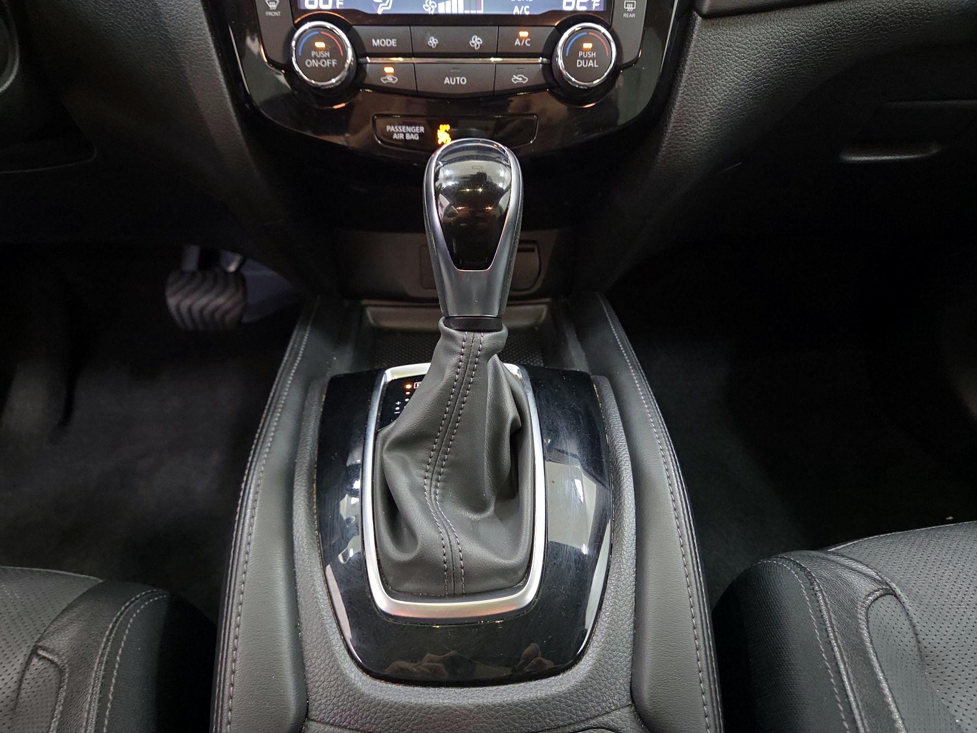 Thumbnail: 2018 Nissan Rogue - 17