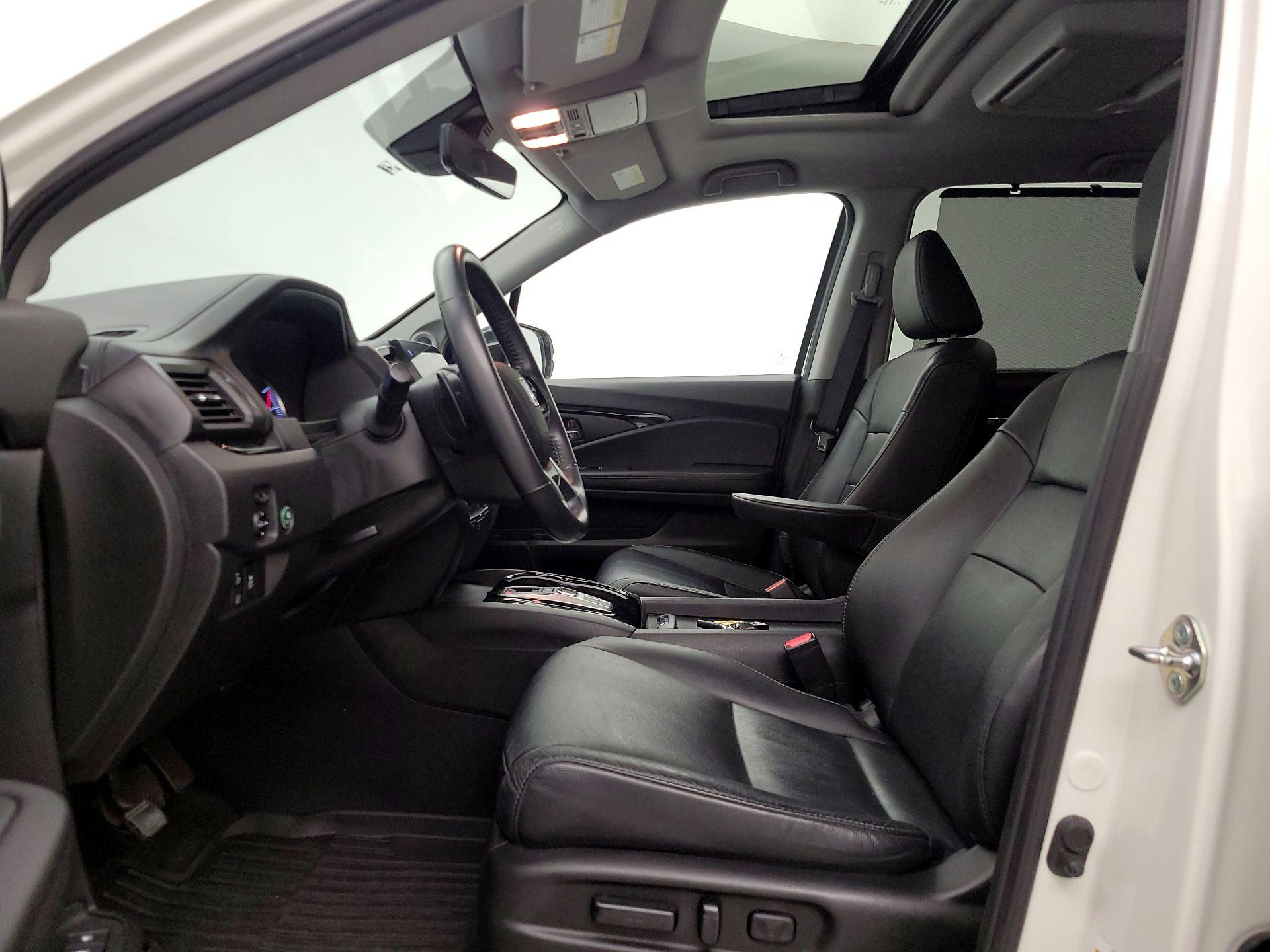 Thumbnail: 2019 Honda Pilot - 9