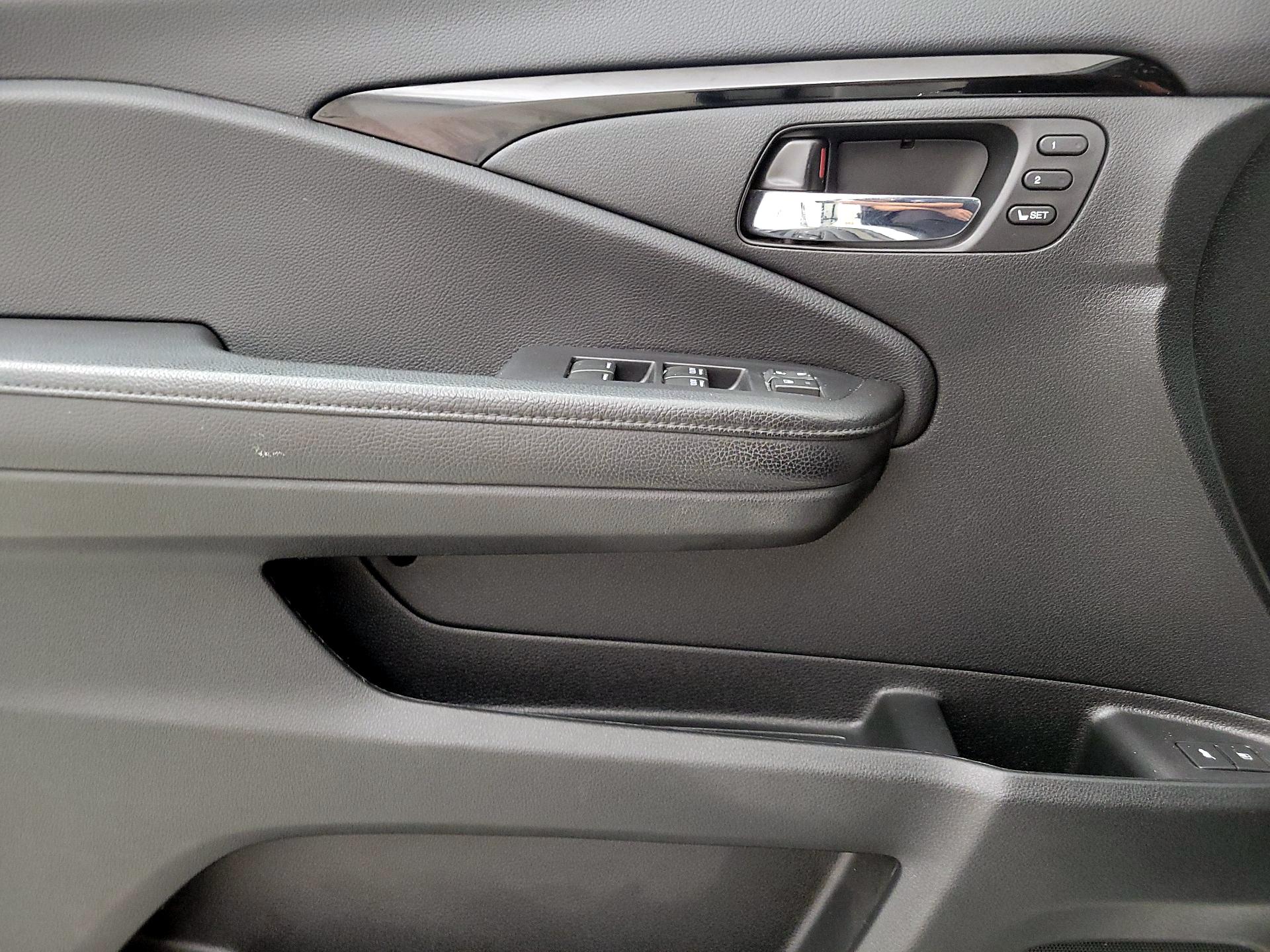 Thumbnail: 2019 Honda Pilot - 10